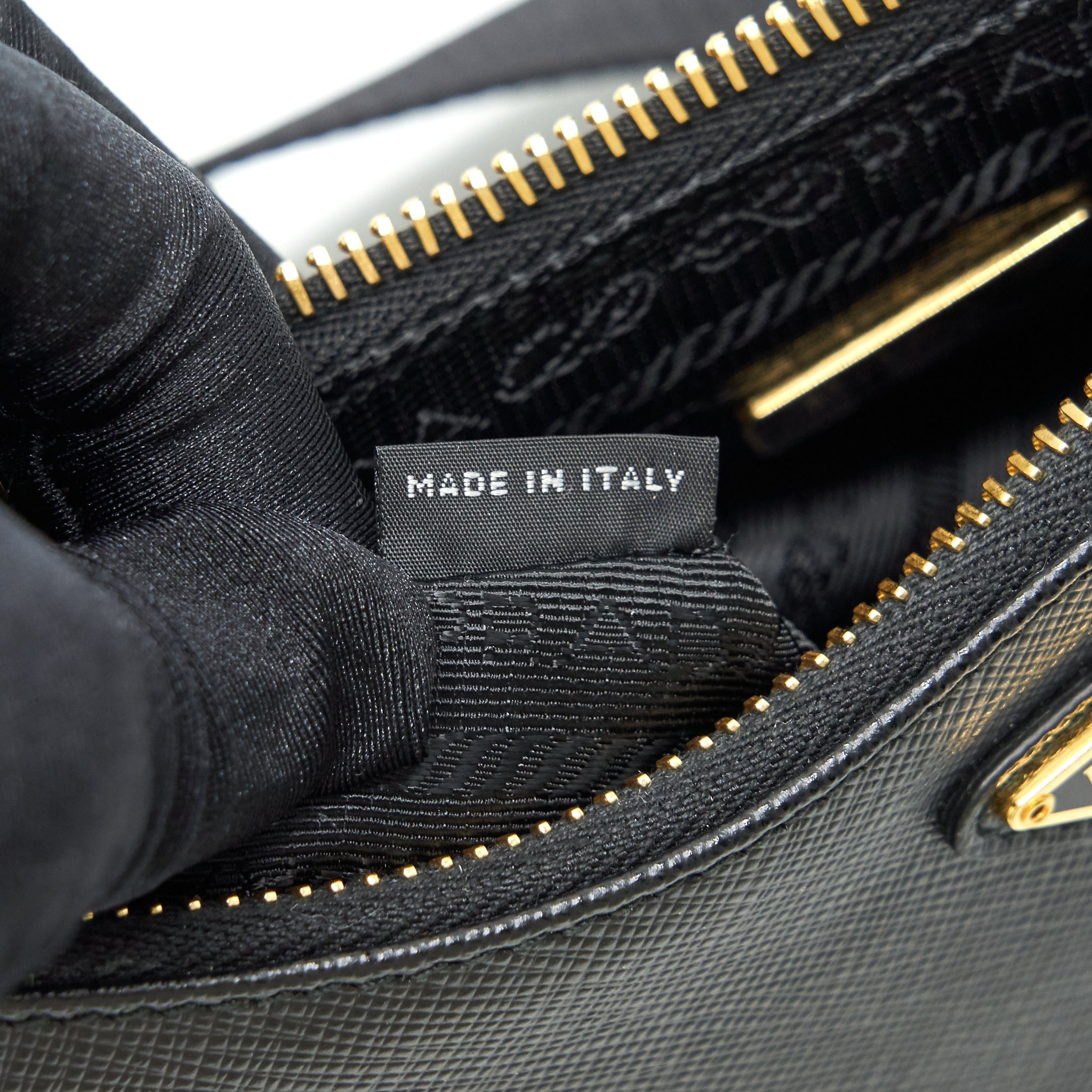 PRADA RE-EDITION SAFFIANO LEATHER IN BLACK