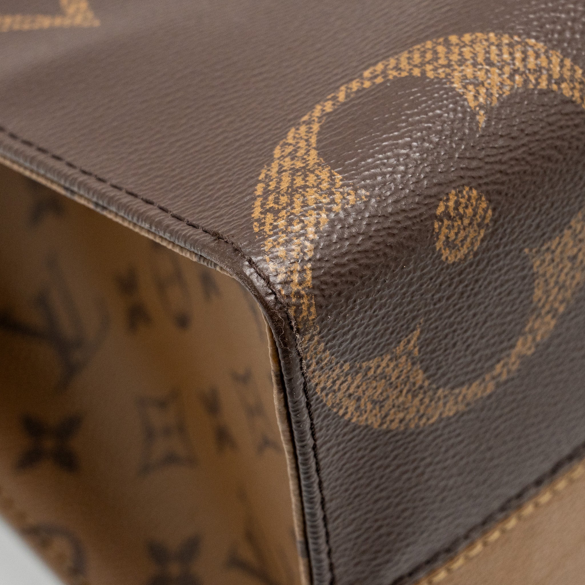 LOUIS VUITTON ONTHEGO MM MONOGRAM CANVAS GHW