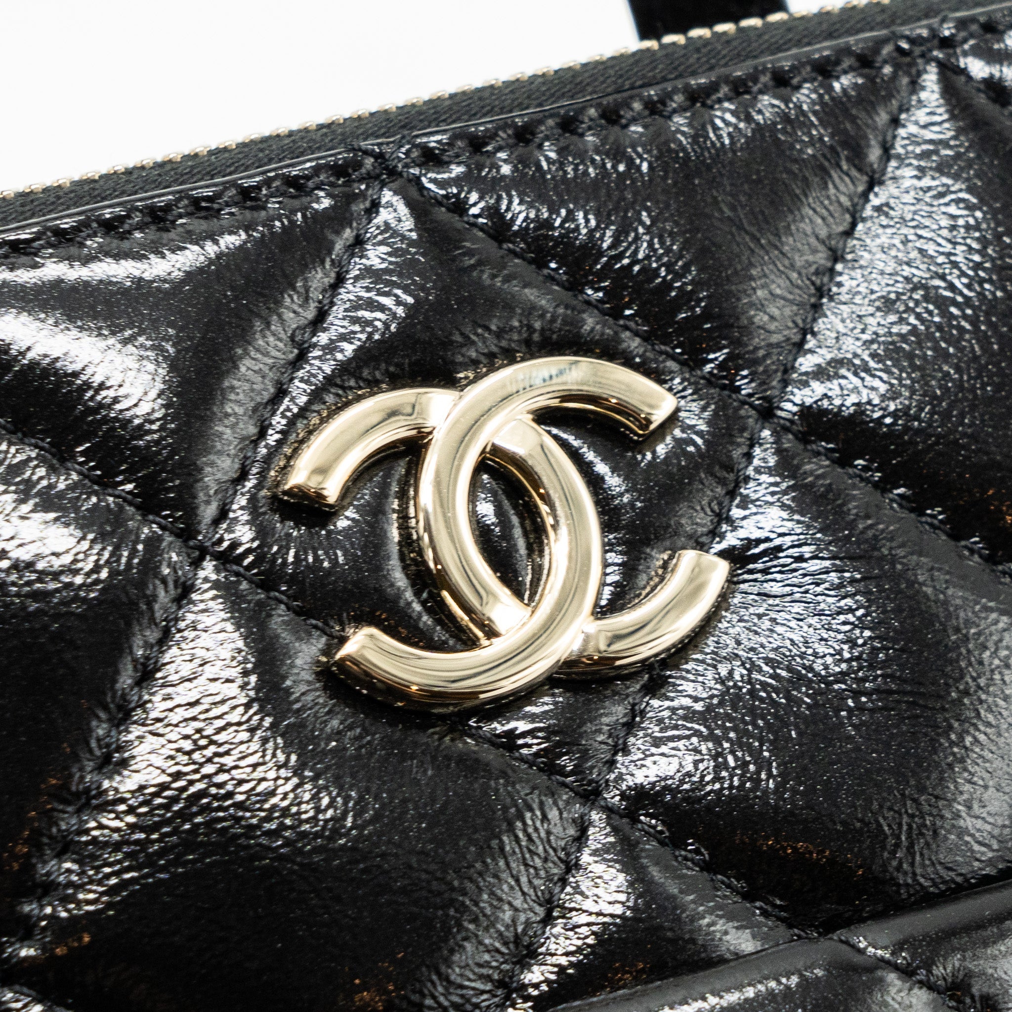 CHANEL 22A BACKPACK PATENT BLACK LGHW (MICROCHIP)