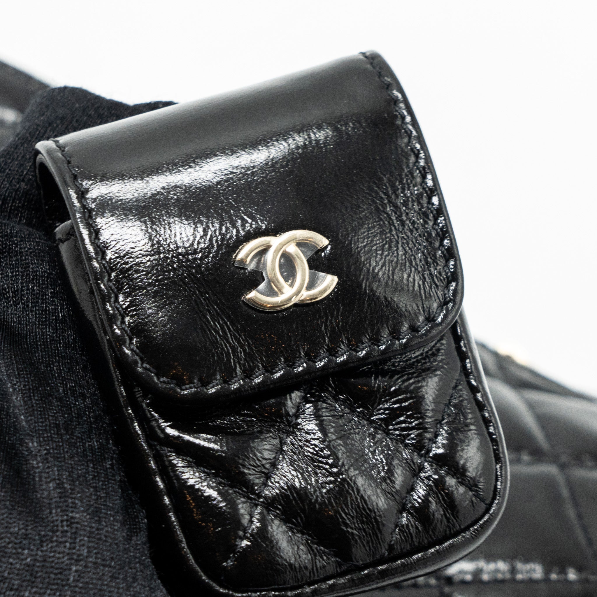 CHANEL 22A BACKPACK PATENT BLACK LGHW (MICROCHIP)