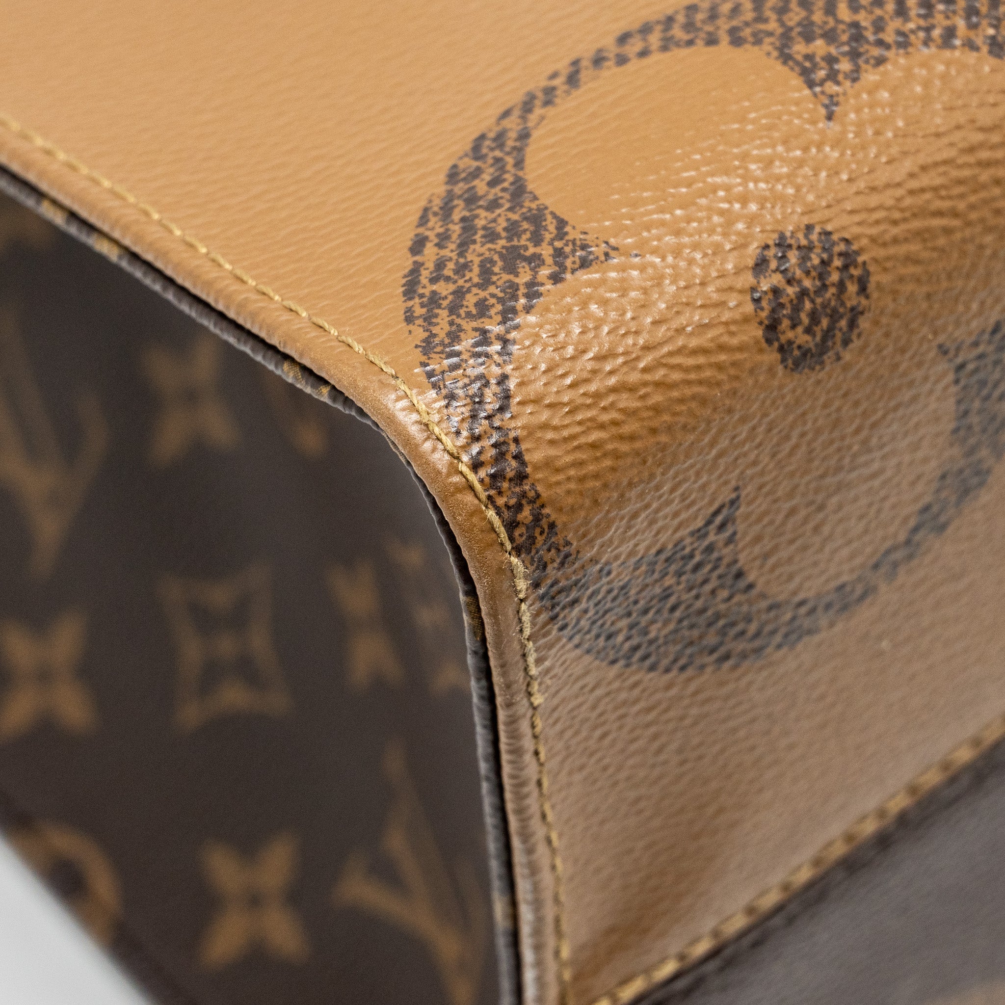 LOUIS VUITTON ONTHEGO MM MONOGRAM CANVAS GHW