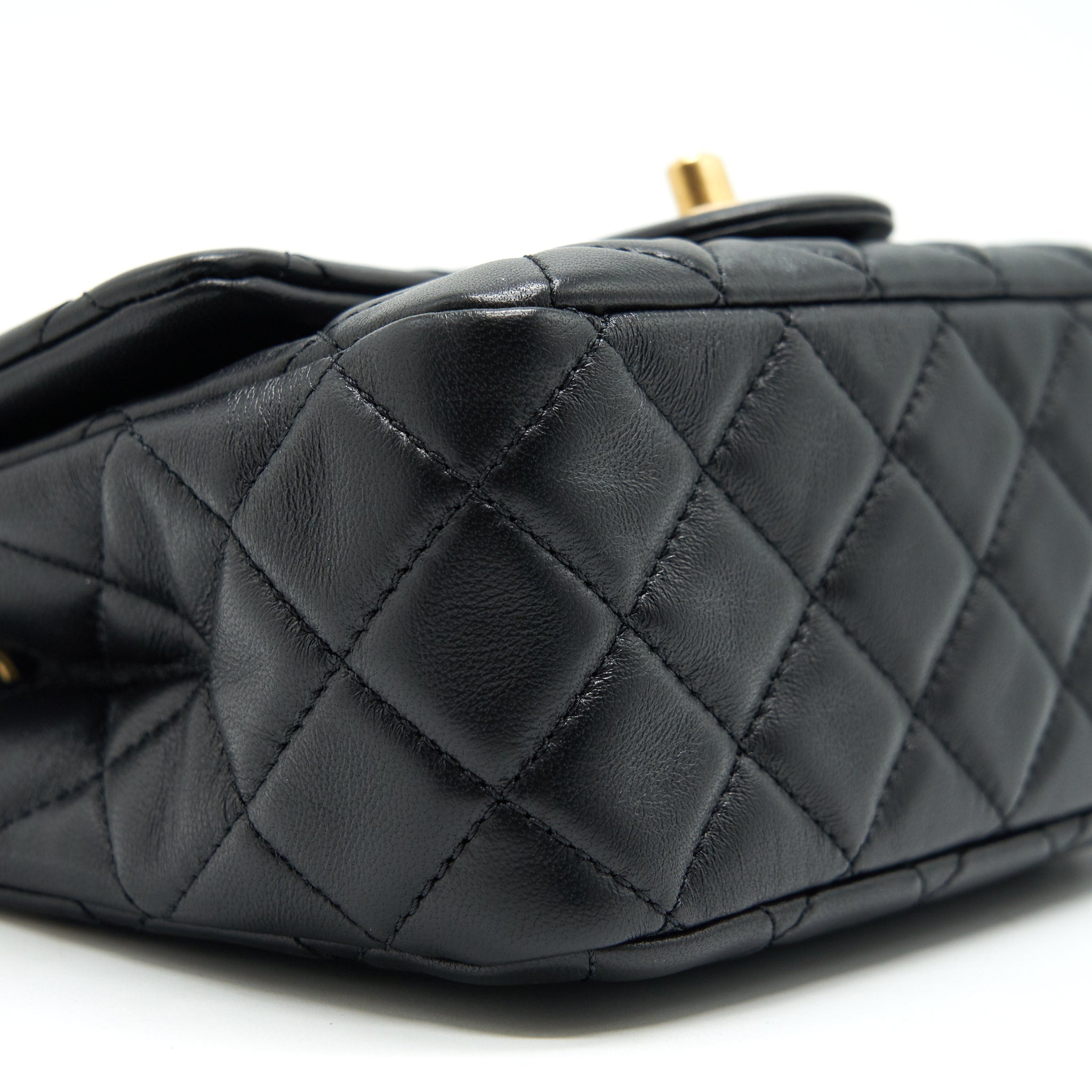 CHANEL 21B PEARL CRUSH MINI SQUARE FLAP BAG BLACK GHW (MICROCHIP)