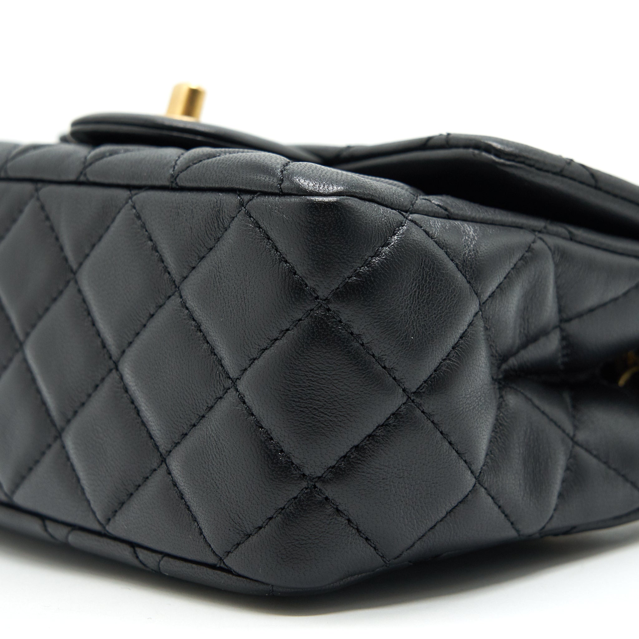 CHANEL 21B PEARL CRUSH SQUARE MINI FLAP BAG BLACK GHW (NEW VERSION WITH MICROCHIP)
