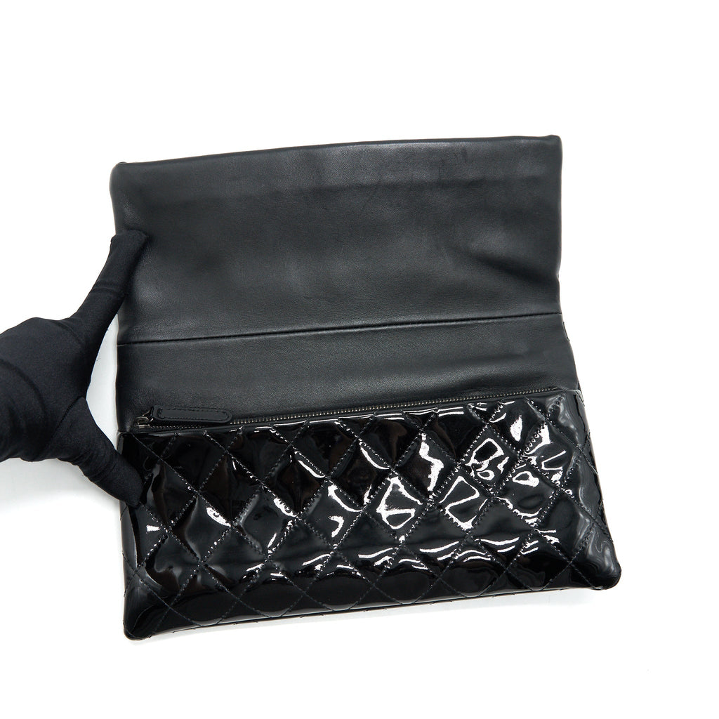 CHANEL FOLD OVER CLUTCH PATENT LEATHER BLACK SHW