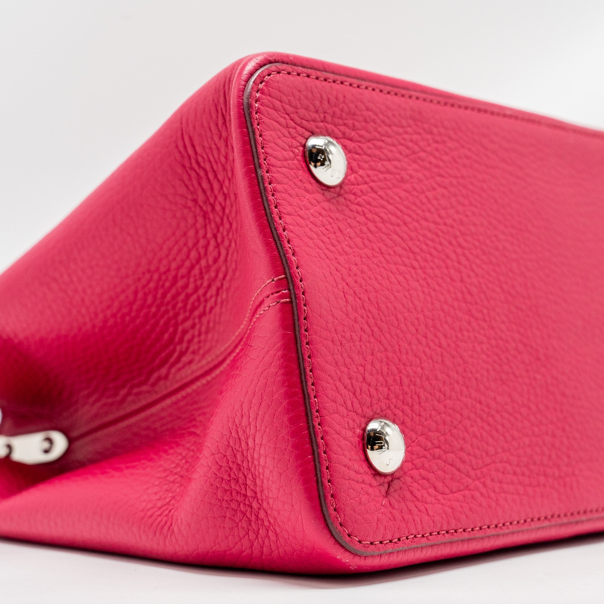 LOUIS VUITTON CAPUCINES TAURILLON HOT PINK SHW