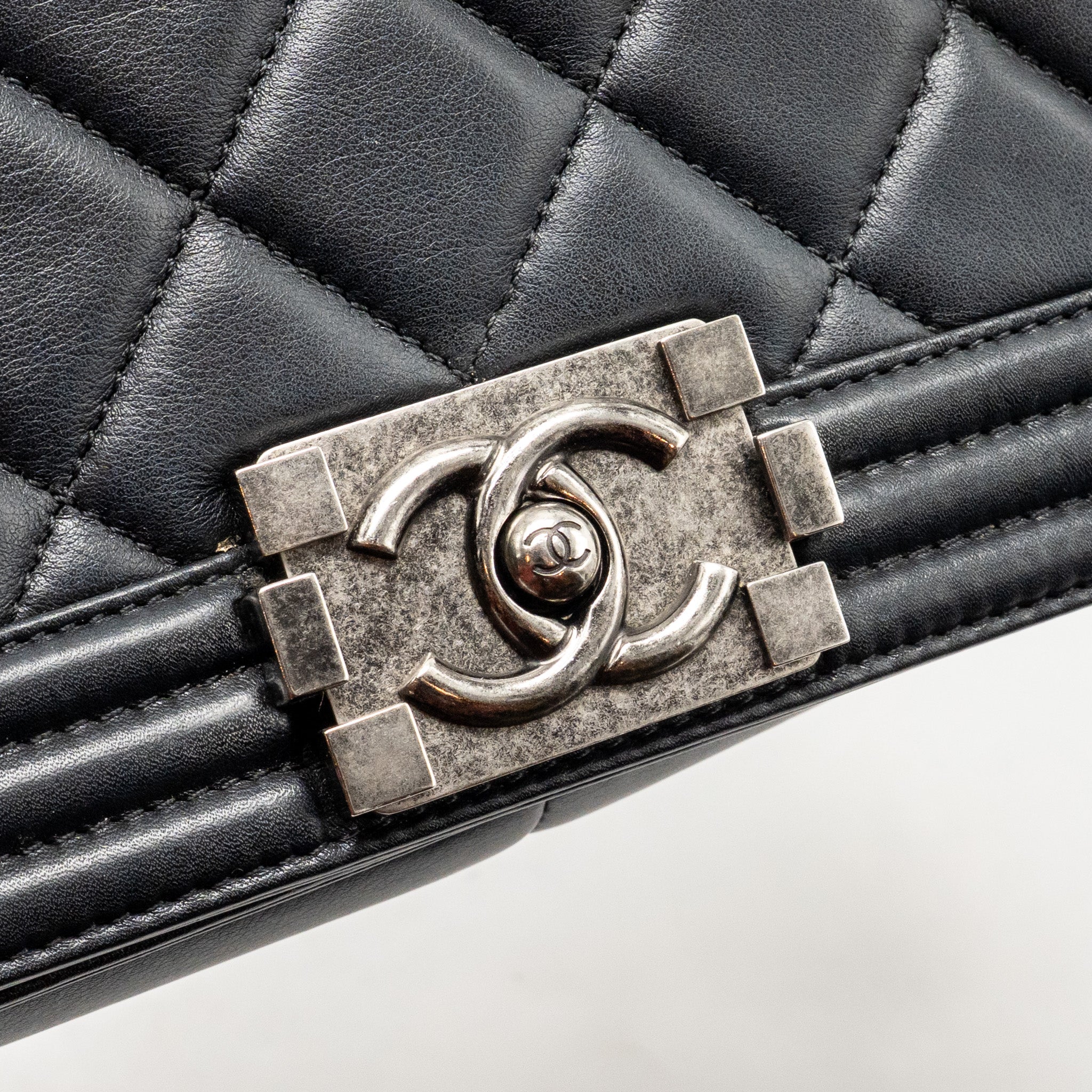 CHANEL MEDIUM BOY BAG CALFSKIN BLACK RUTHENIUM HARDWARE