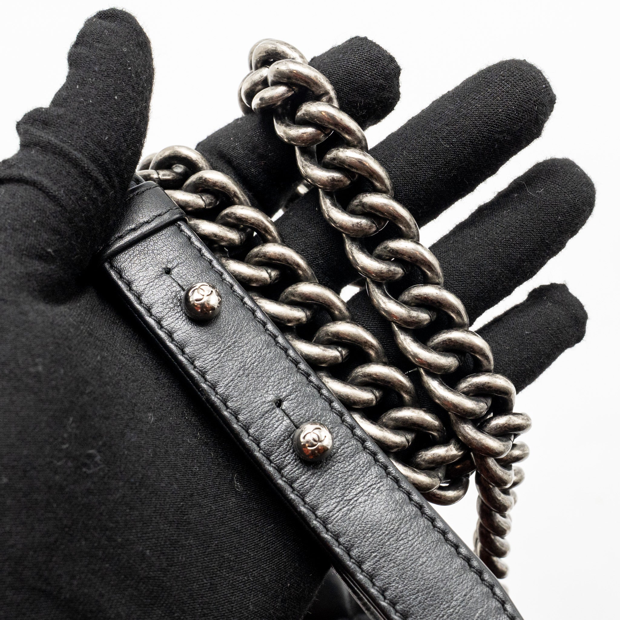 CHANEL MEDIUM BOY BAG CALFSKIN BLACK RUTHENIUM HARDWARE