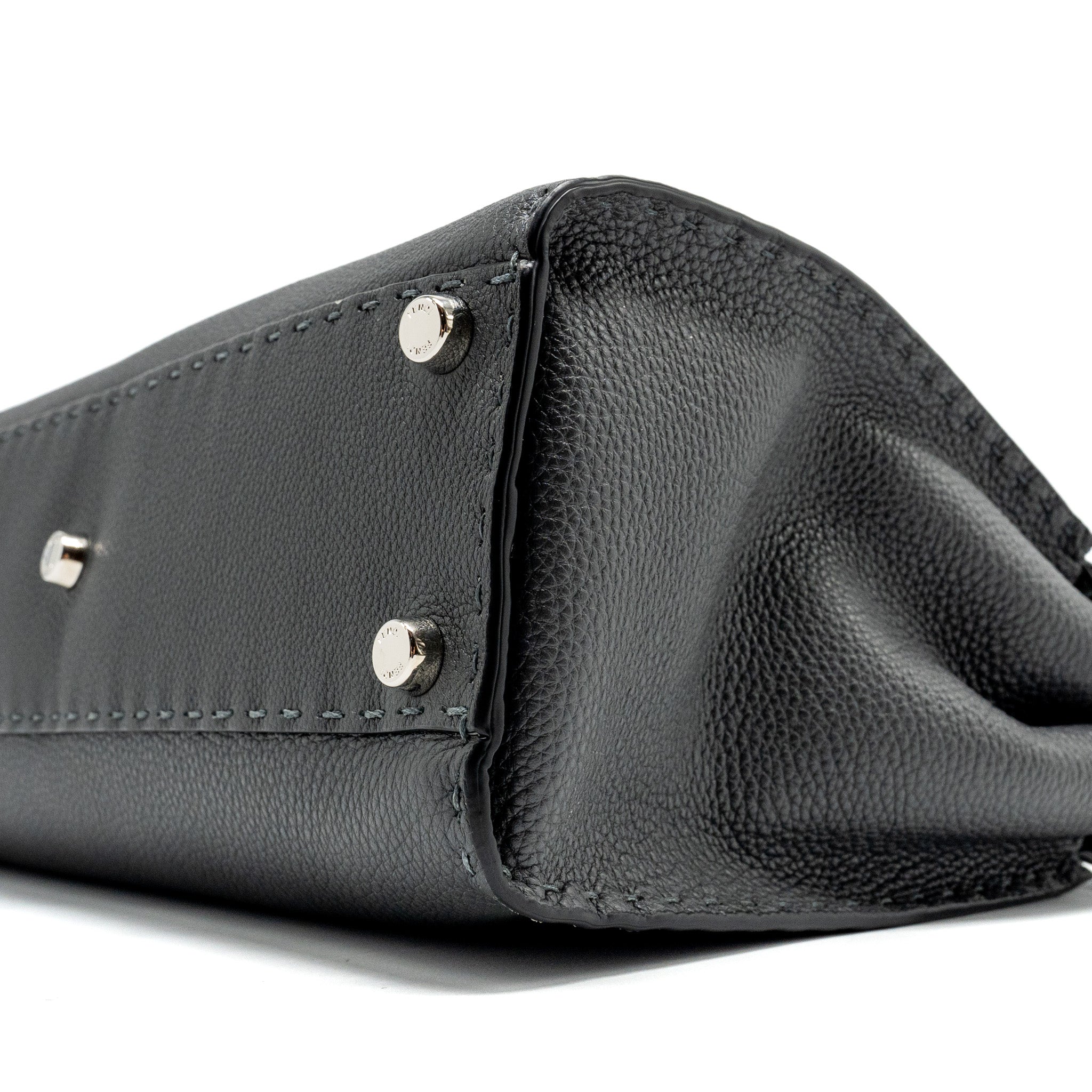 FENDI MEDIUM PEEKABOO BAG SELLERIA LEATHER BLACK SHW