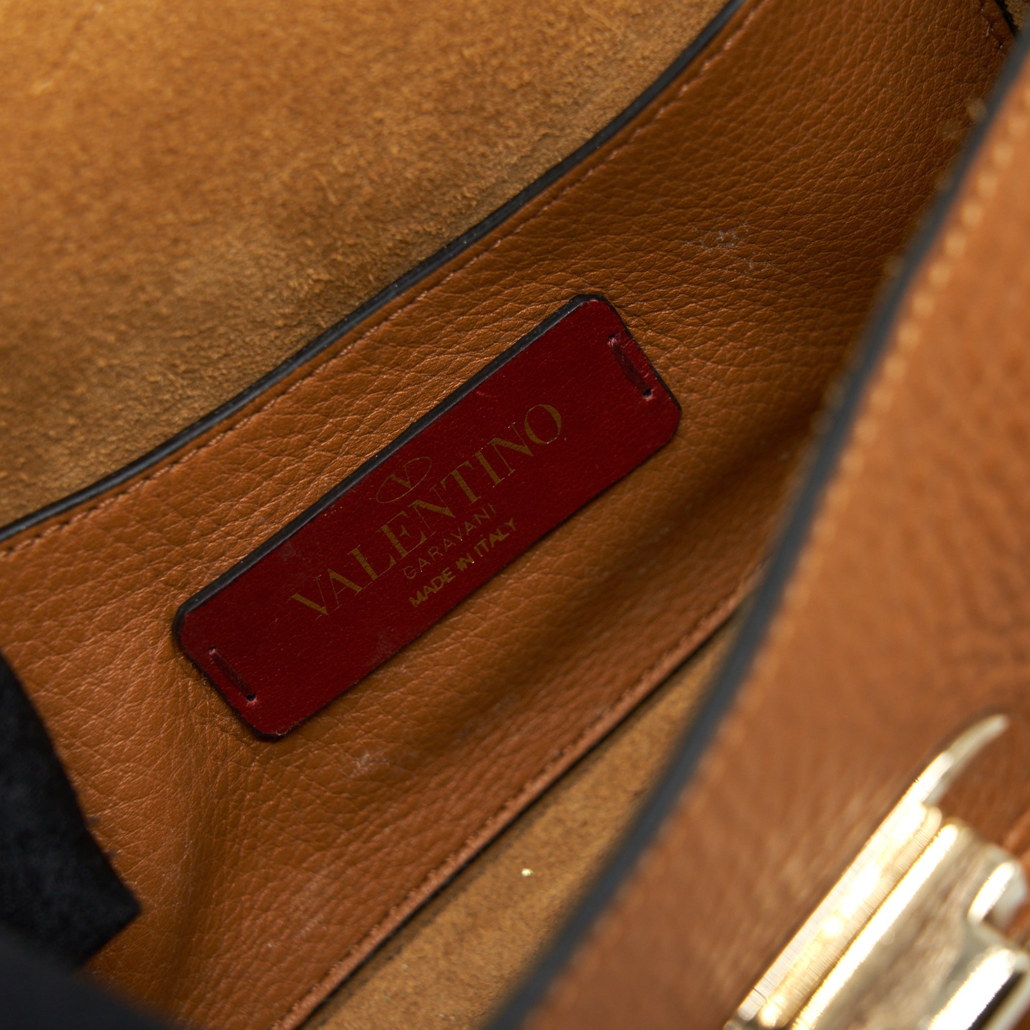 VALENTINO GARAVANI SMALL ROCK-STUD CROSSBODY BAG GRAINY CALFSKIN MUSTARD