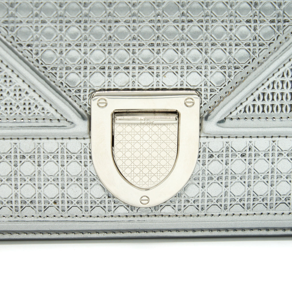 CHRISTIAN DIOR DIORAMA MEDIUM IN METALLIC SILVER WITH SHW