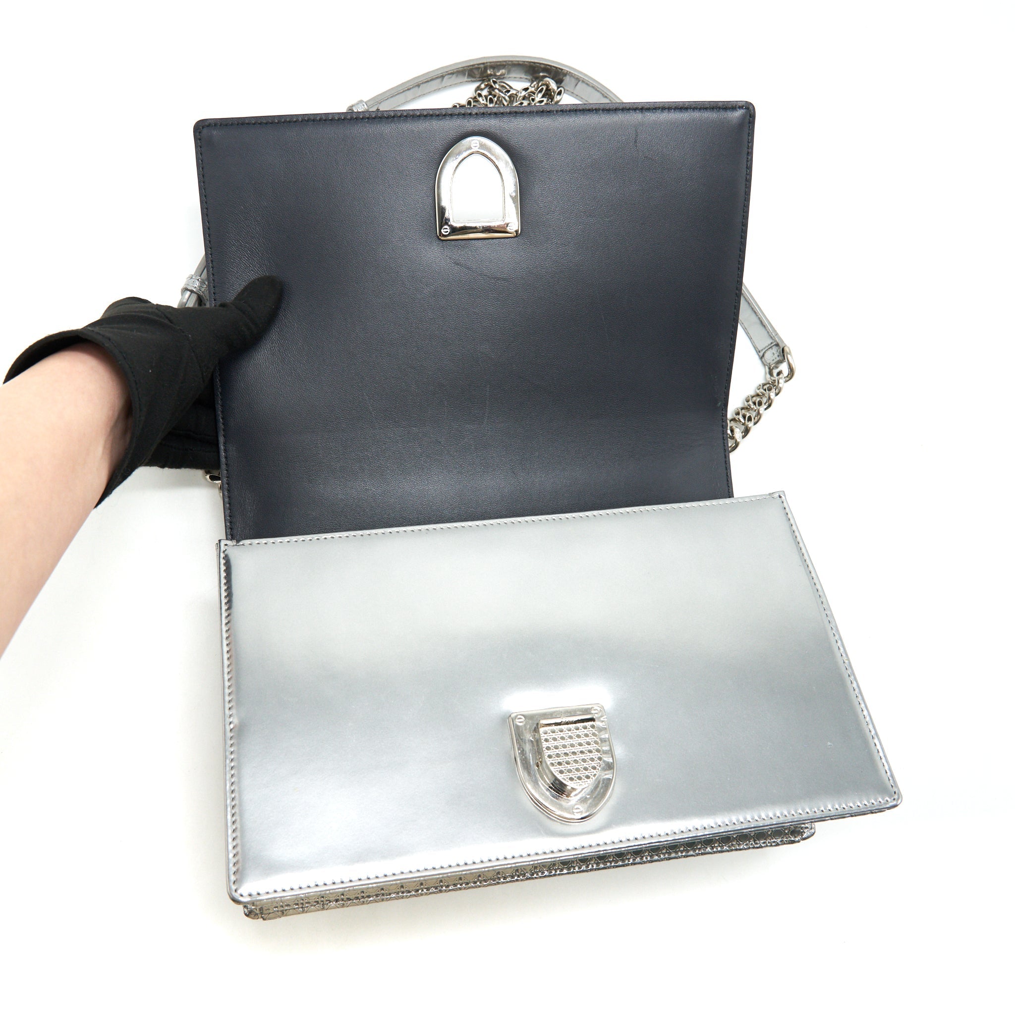 CHRISTIAN DIOR DIORAMA MEDIUM IN METALLIC SILVER WITH SHW