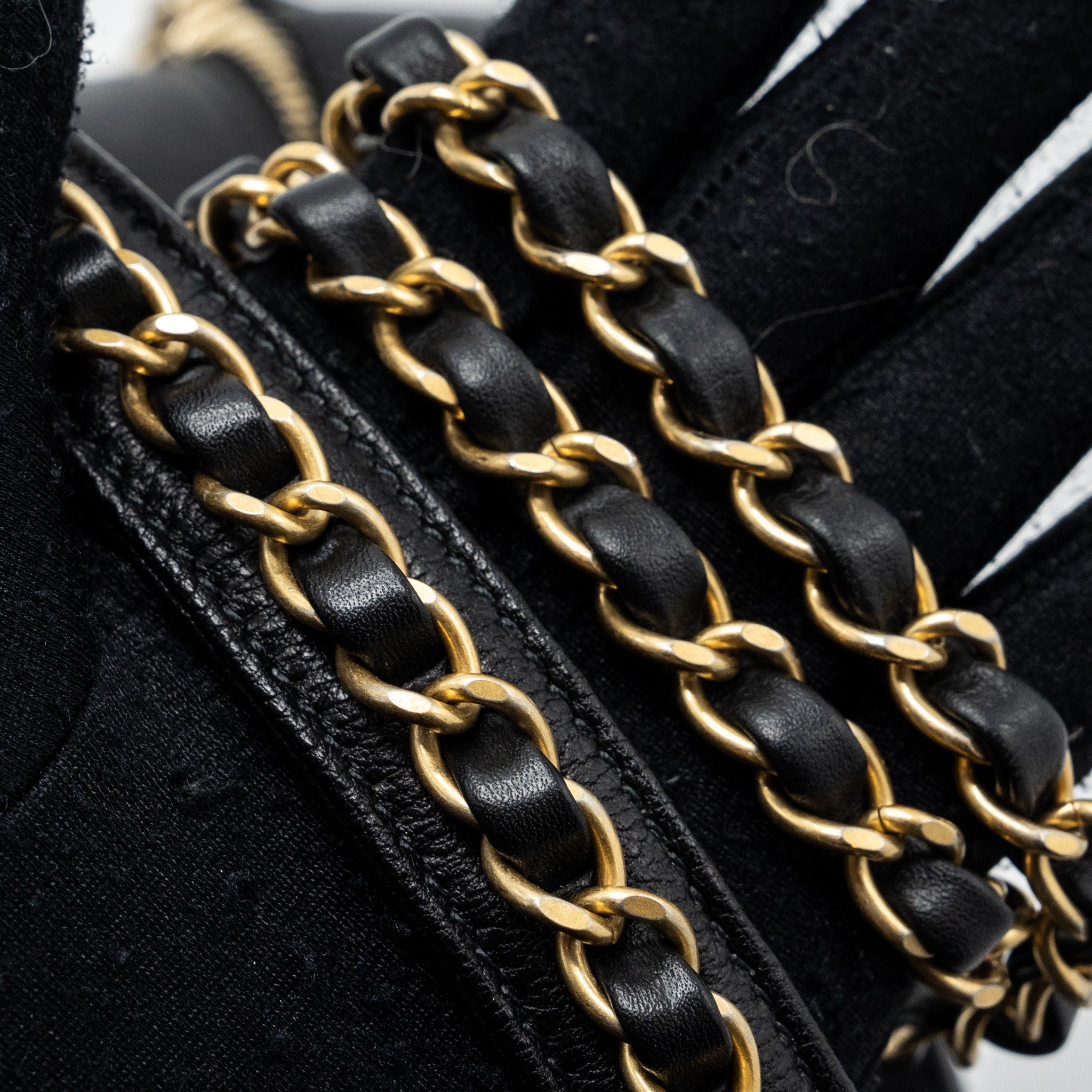 CHANEL CC CHAIN LOGO CAMERA BAG LAMBSKIN BLACK GHW
