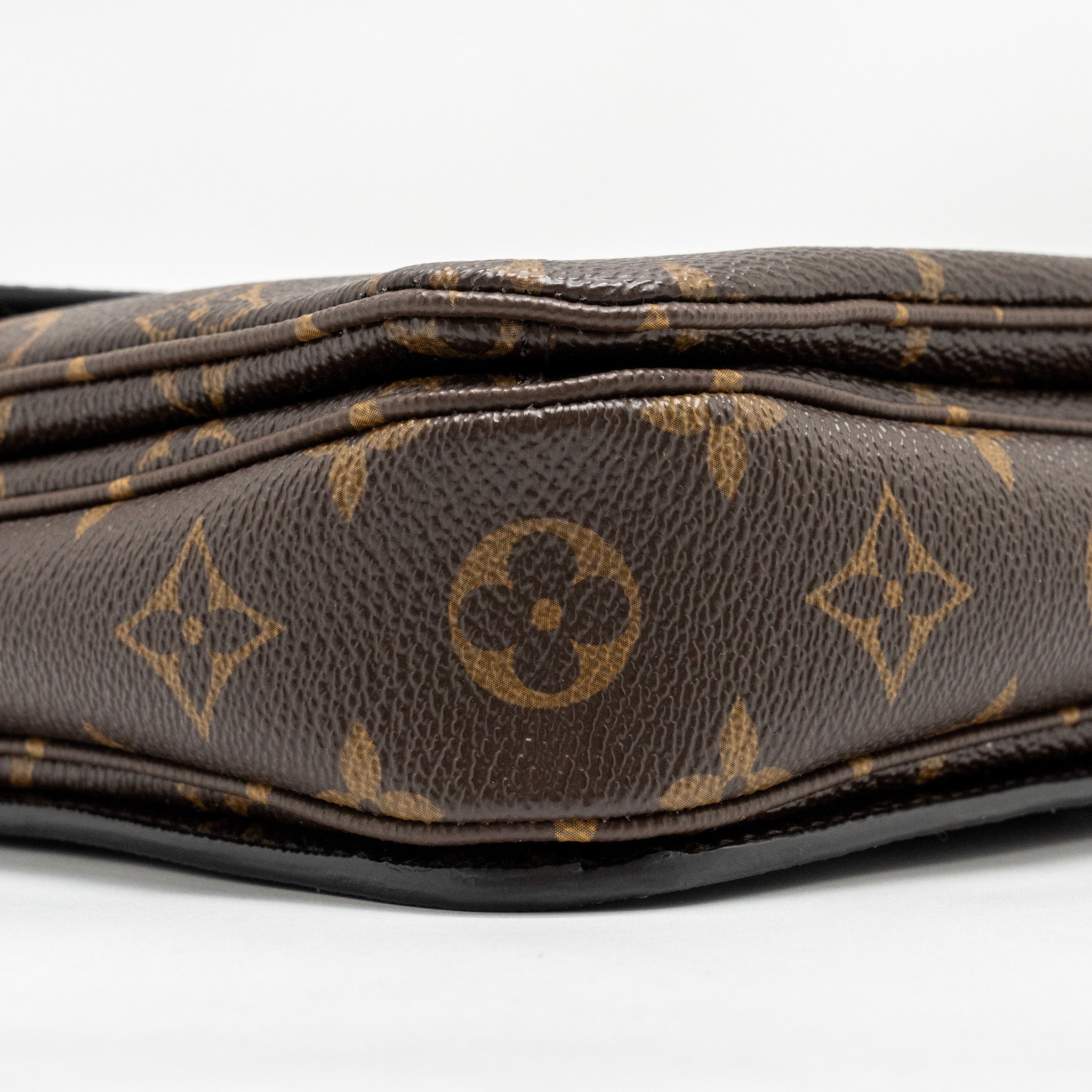 LOUIS VUITTON POCHETTE METIS MONOGRAM CANVAS GHW