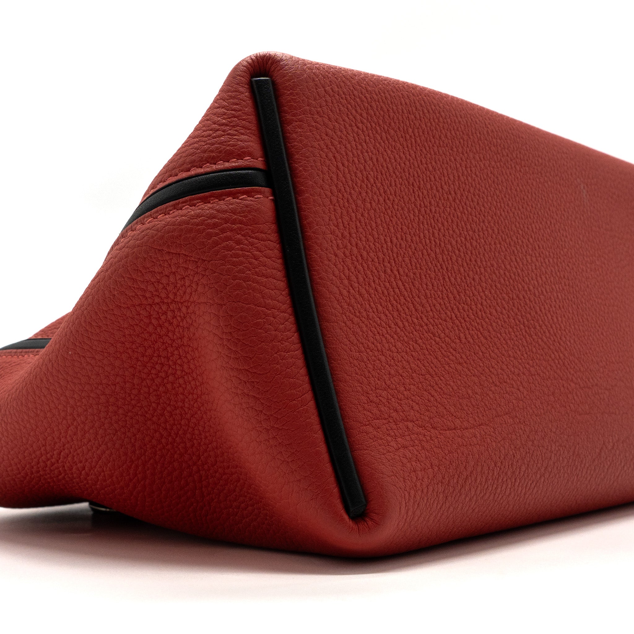 HERMES 24/24-29 BAG CLEMENCE/ SWIFT ROUGE PIVOINE/NOIR SHW