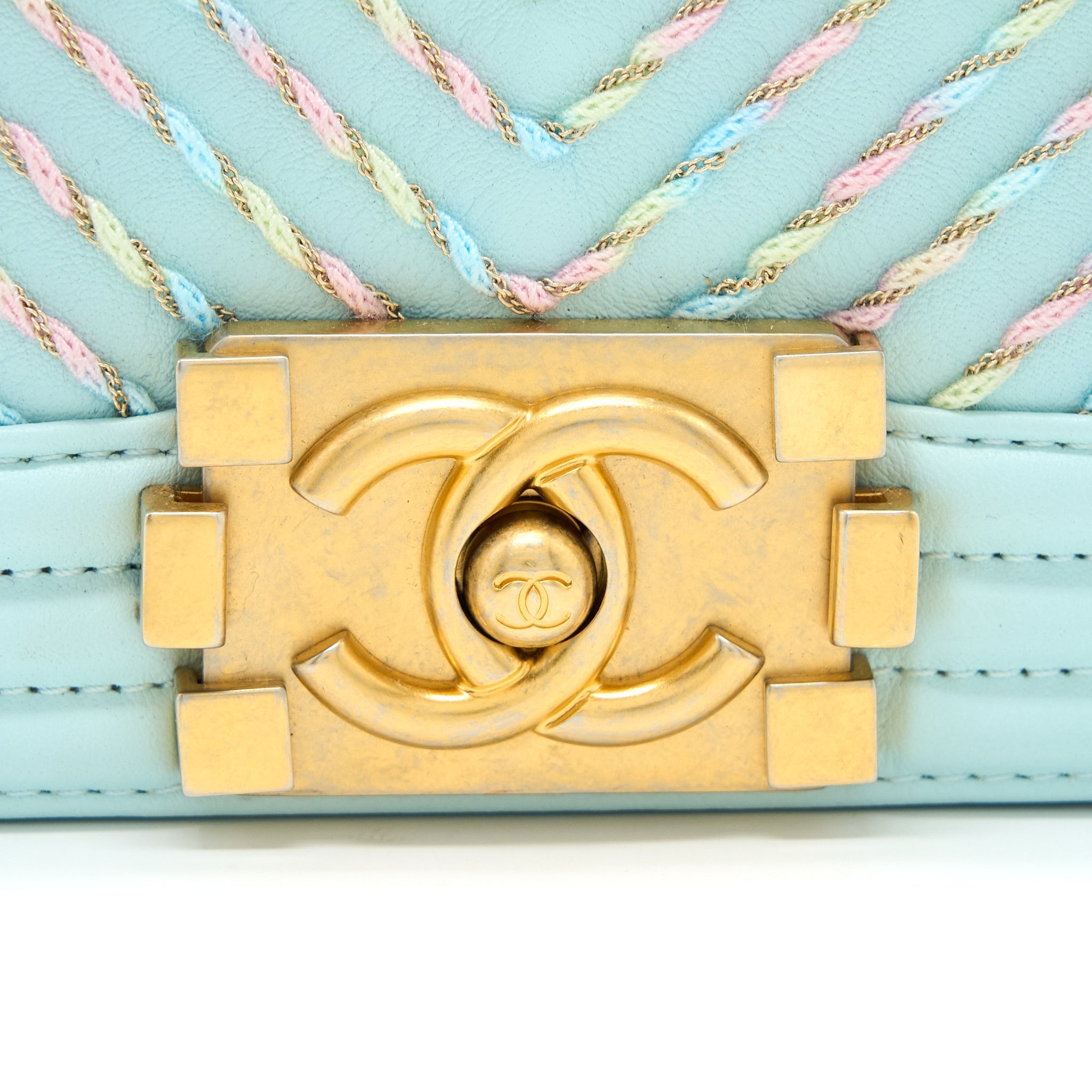 CHANEL SMALL BOY BAG CHEVRON CALFSKIN LIGHT BLUE/MULTICOLOUR BRUSHED GHW