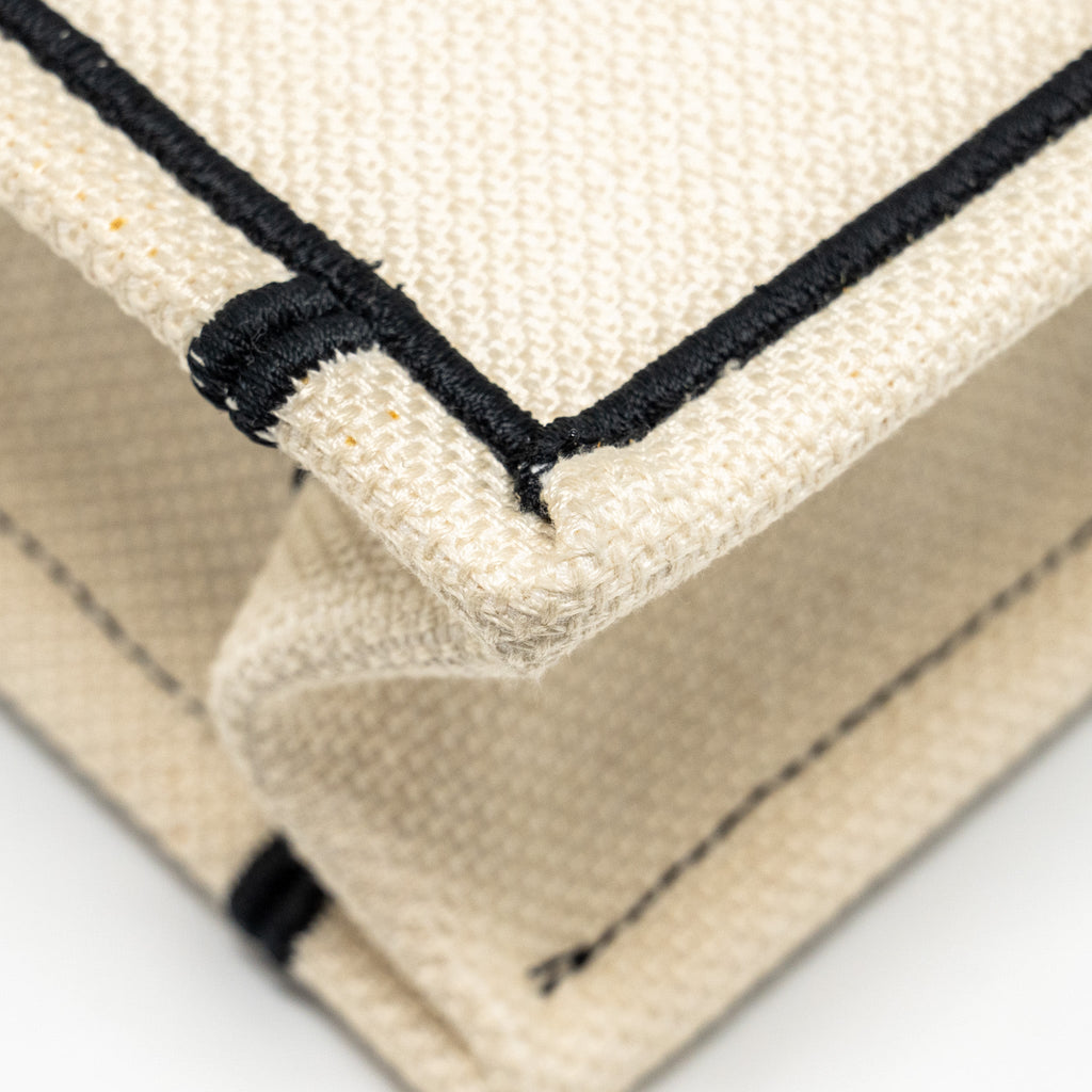DIOR VERTICAL BOOKTOTE LUCKY STAR EMBROIDERY WHITE/MULTICOLOUR