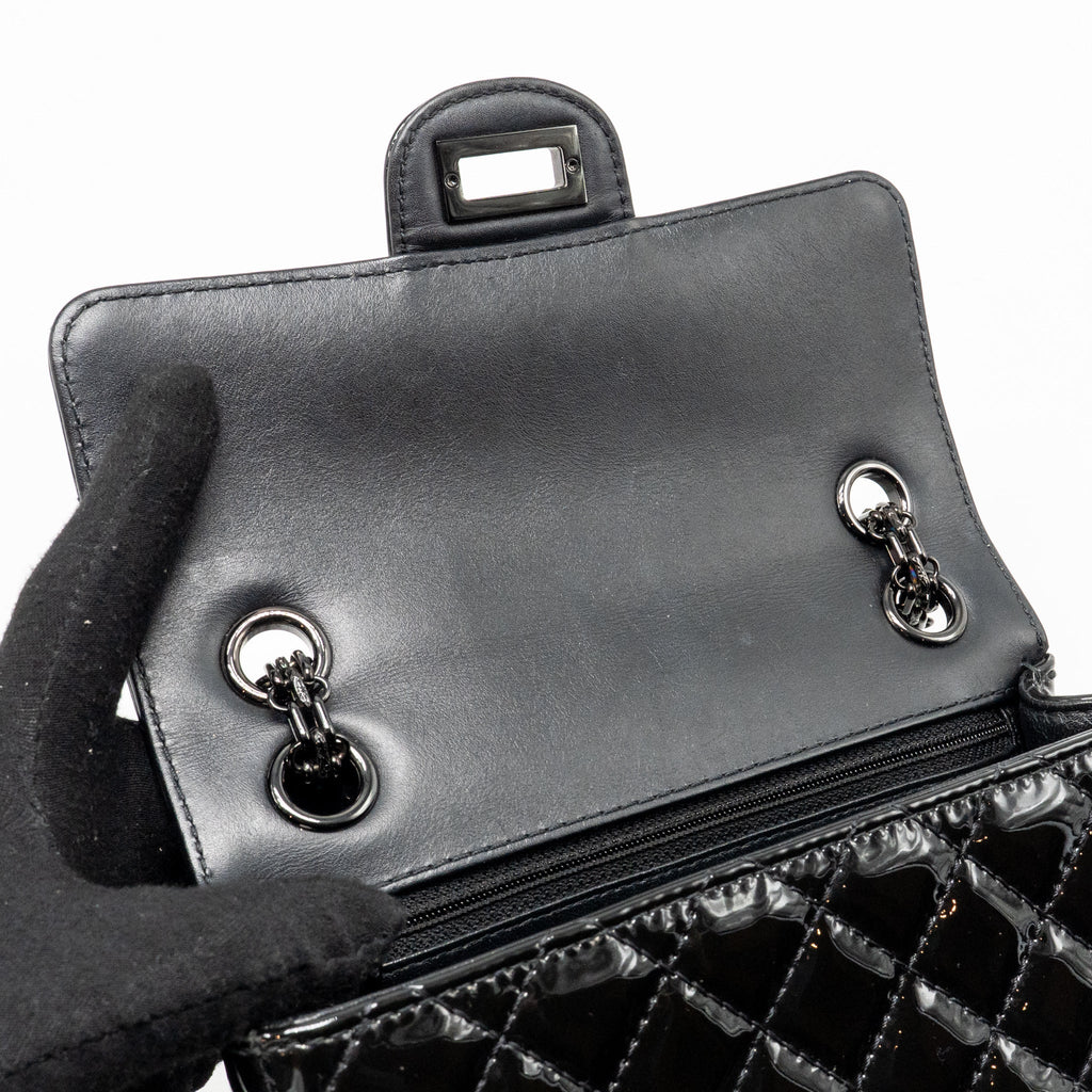 CHANEL MINI 2.55 REISSUE PATENT SO BLACK