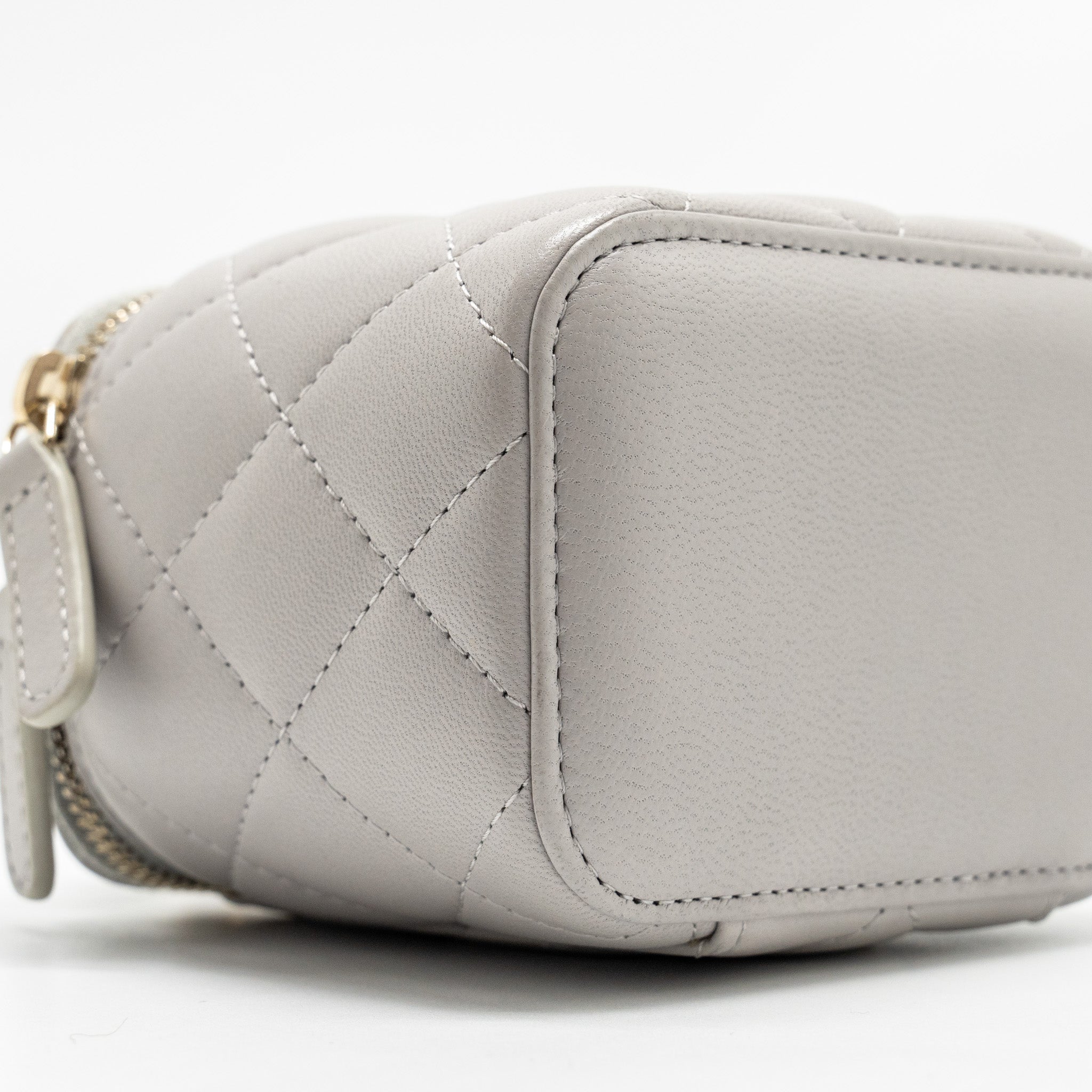 CHANEL TOP HANDLE MINI VANITY CASE LAMBSKIN LIGHT GREY GHW