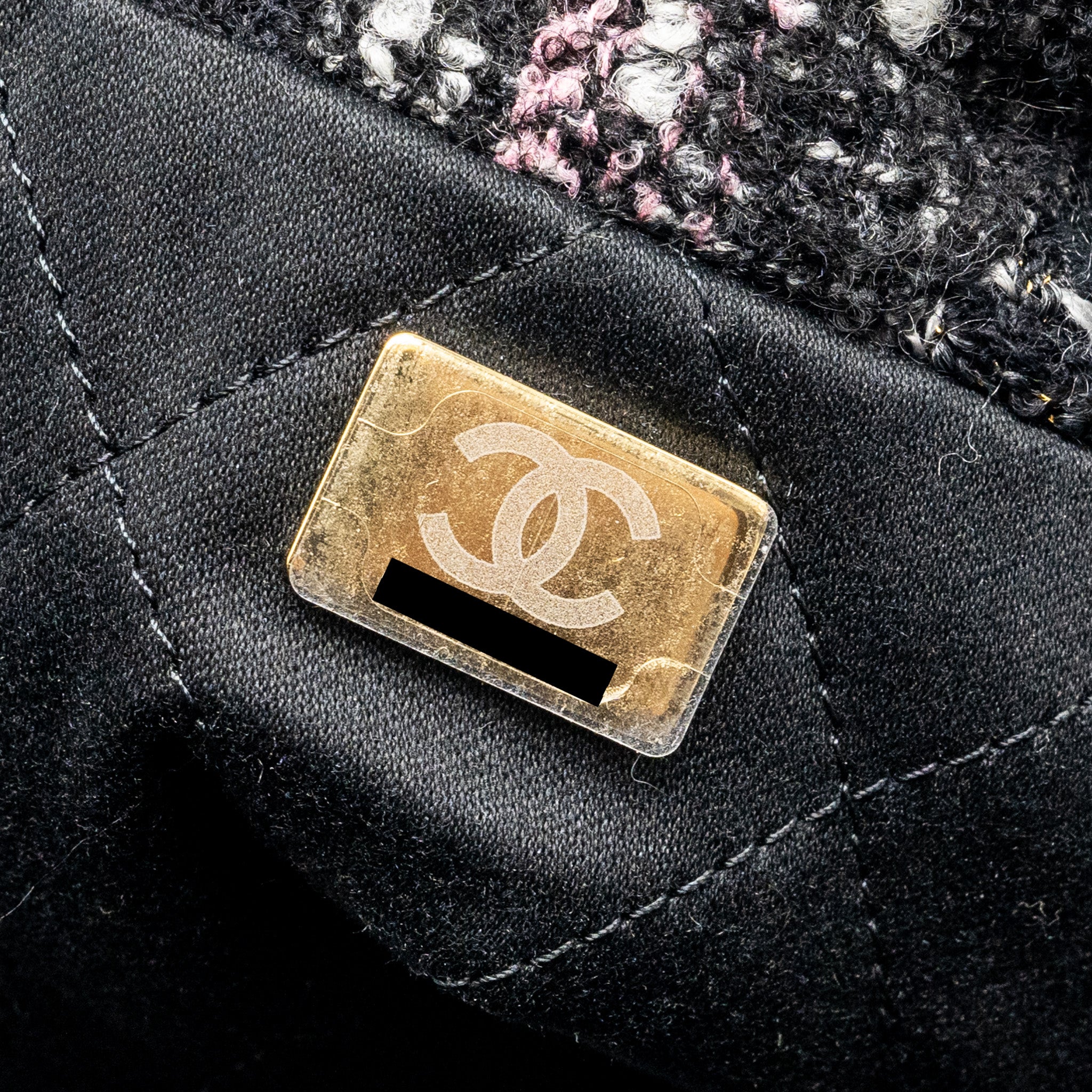 CHANEL MEDIUM 22 BAG FABRIC / TWEED MULTICOLOUR GHW (MICROCHIP)