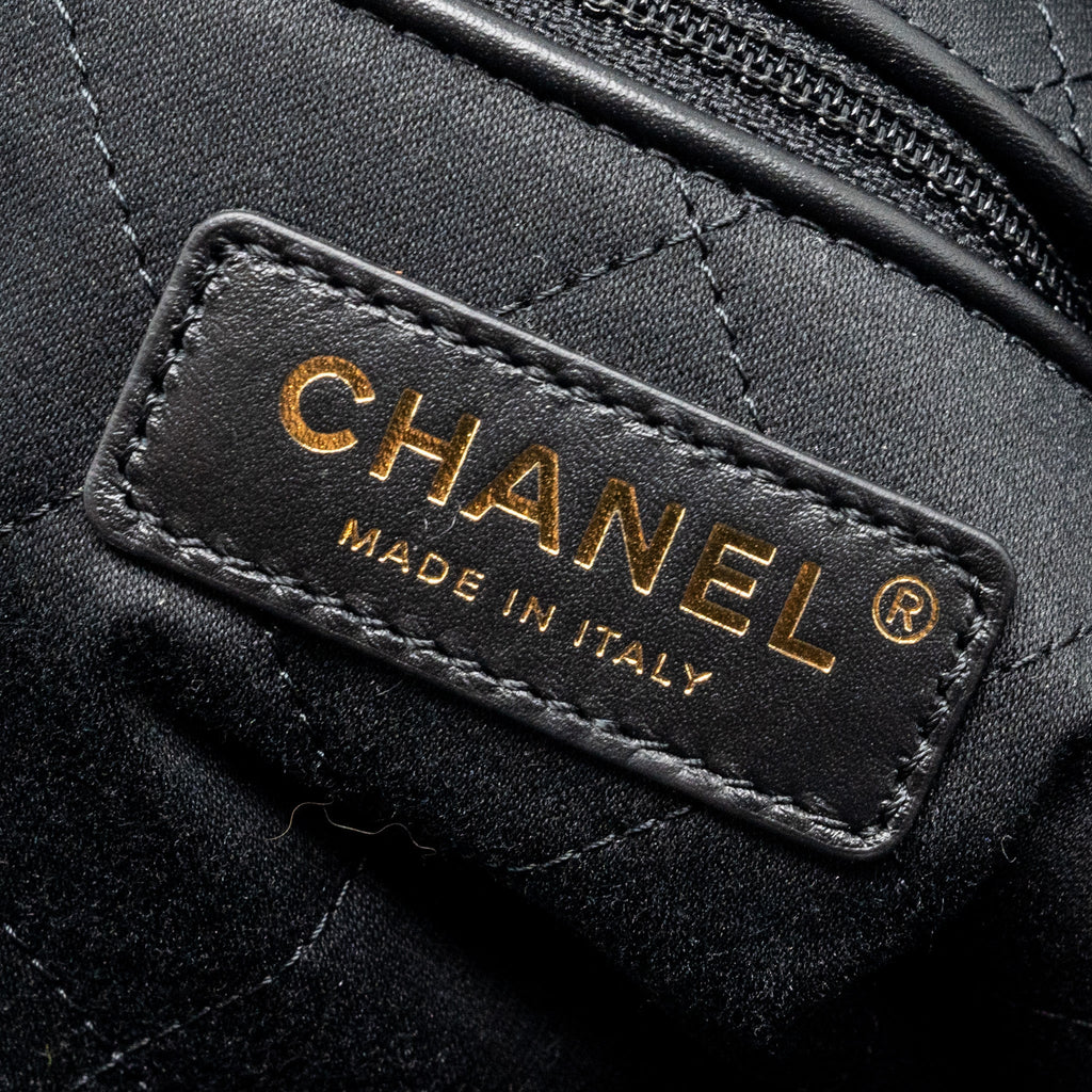 CHANEL MEDIUM 22 BAG FABRIC / TWEED MULTICOLOUR GHW (MICROCHIP)