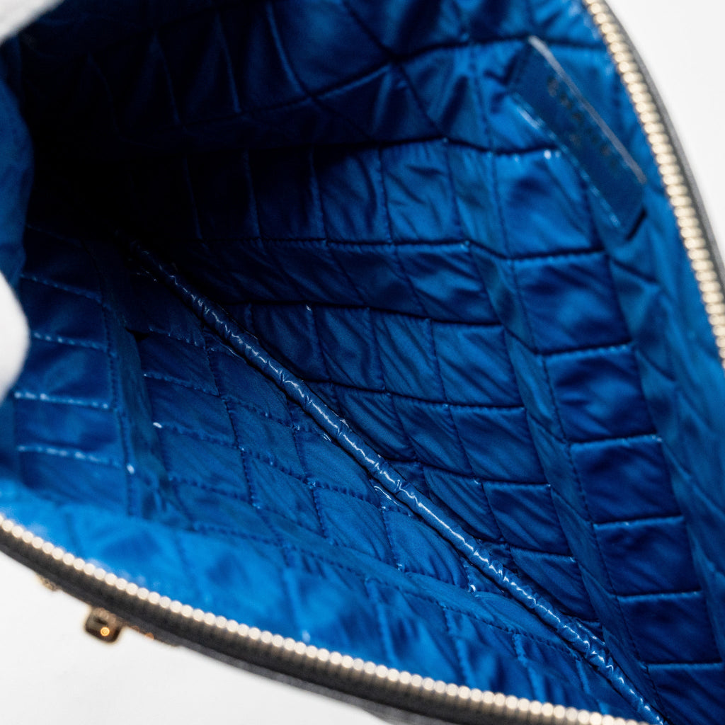 CHANEL CC LOGO QUILTED ZIP POUCH / CLUTCH SHINY SHEEPSKIN BLACK/ BLUE GHW