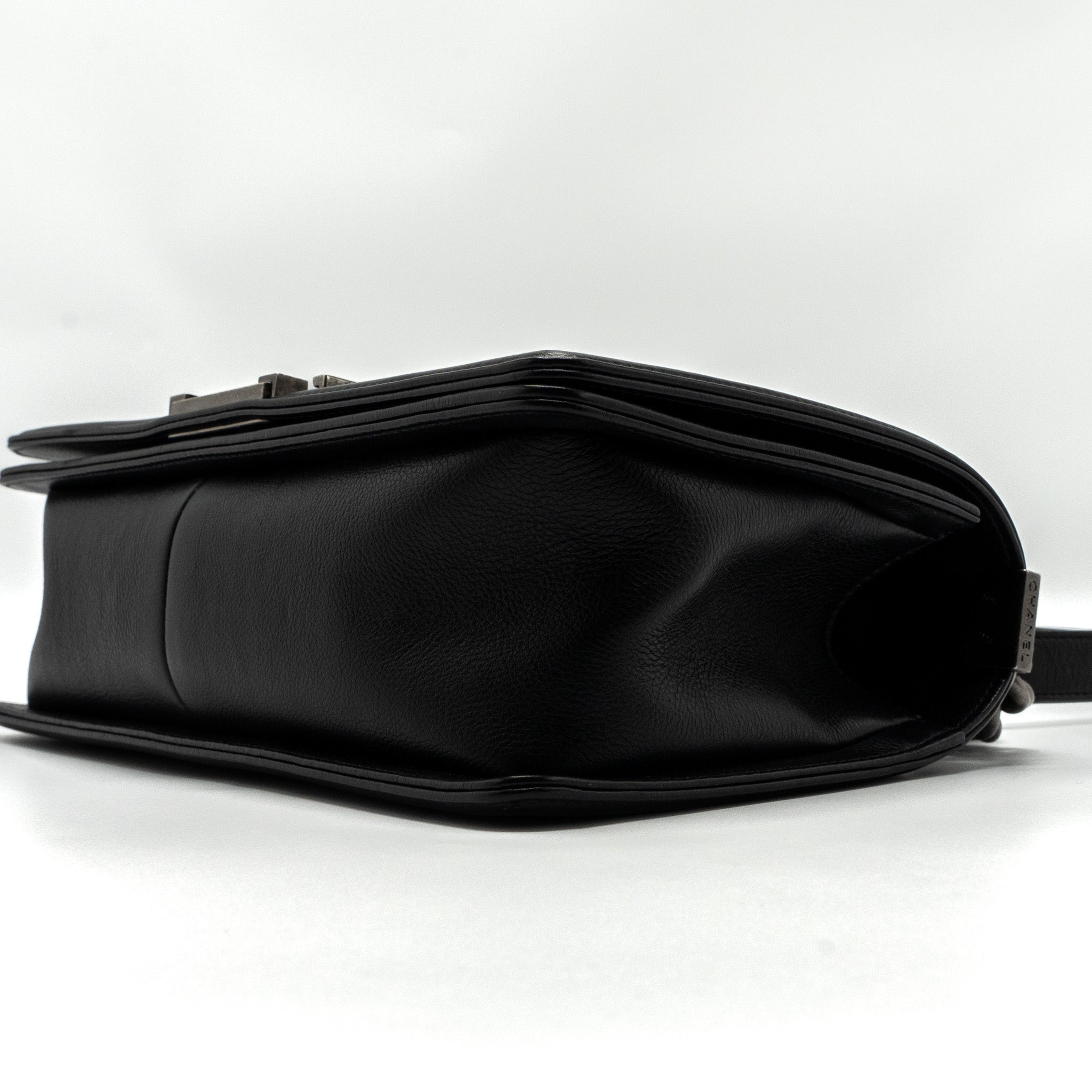 CHANEL MEDIUM BOY BAG CALFSKIN BLACK RUTHENIUM HARDWARE