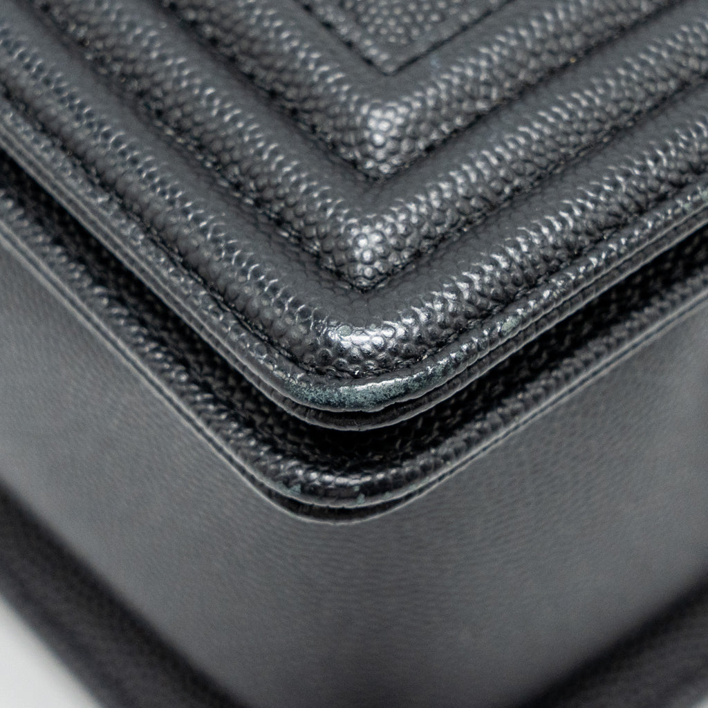 CHANEL MEDIUM BOY BAG CAVIAR BLACK GHW