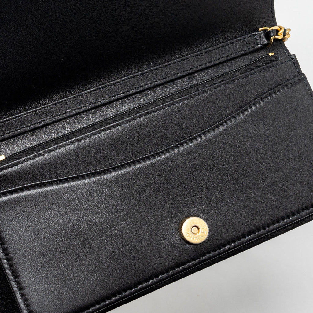 CHANEL 23A CLUTCH WITH CHAIN LAMBSKIN BLACK GHW (MICROCHIP)