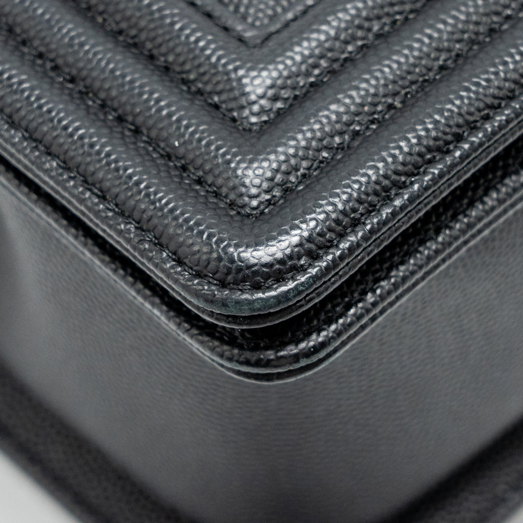 CHANEL MEDIUM BOY BAG CAVIAR BLACK GHW