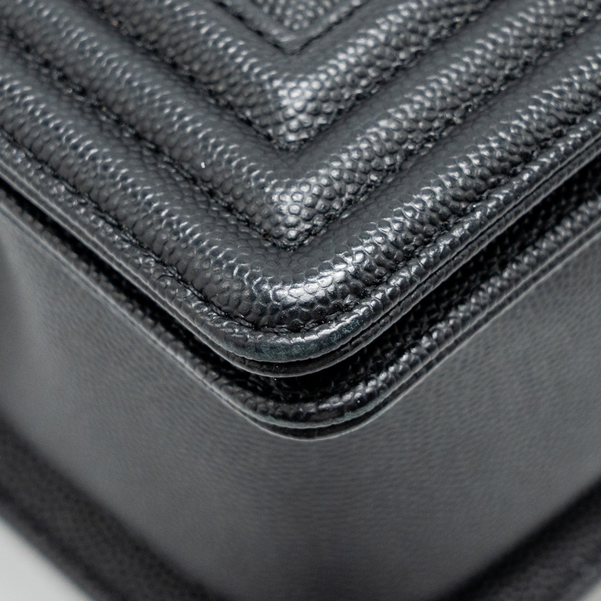 CHANEL MEDIUM BOY BAG CAVIAR BLACK GHW