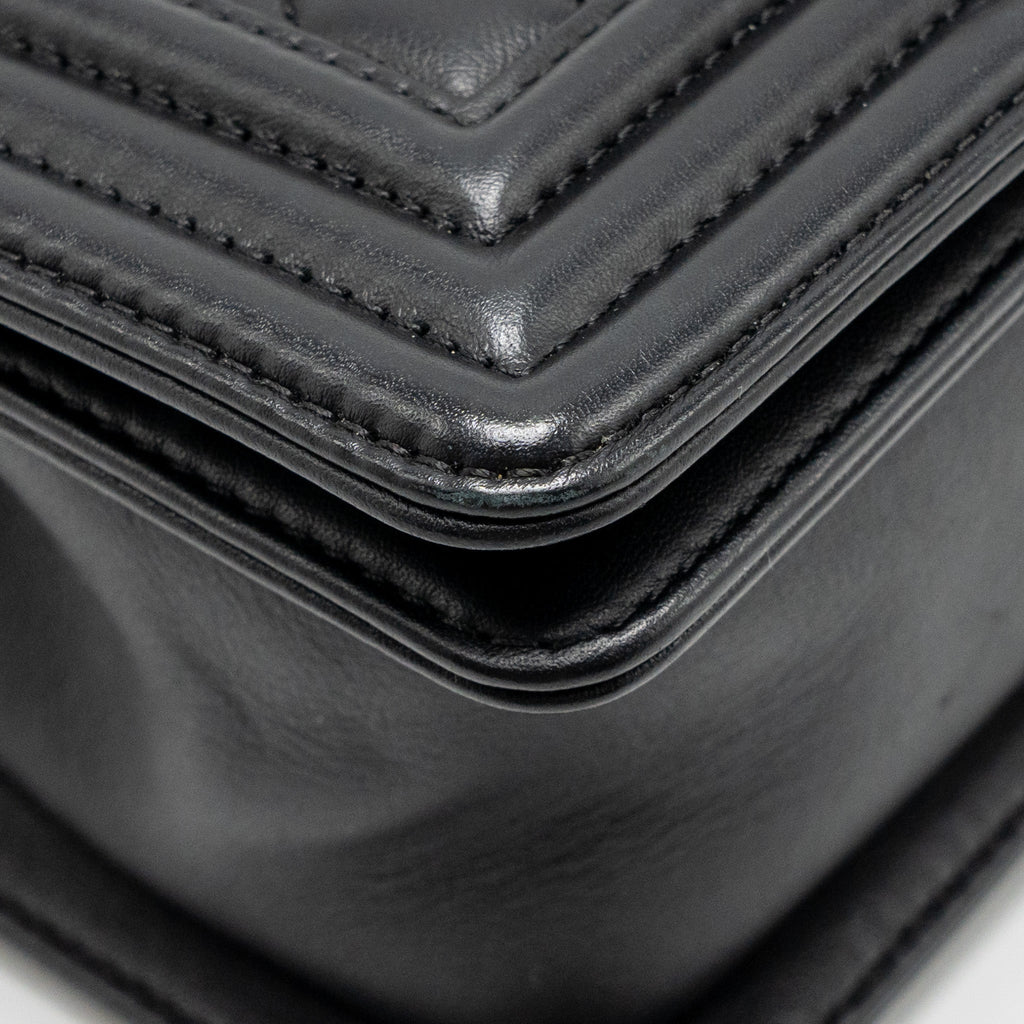 CHANEL SMALL BOY BAG CALFSKIN BLACK SHW