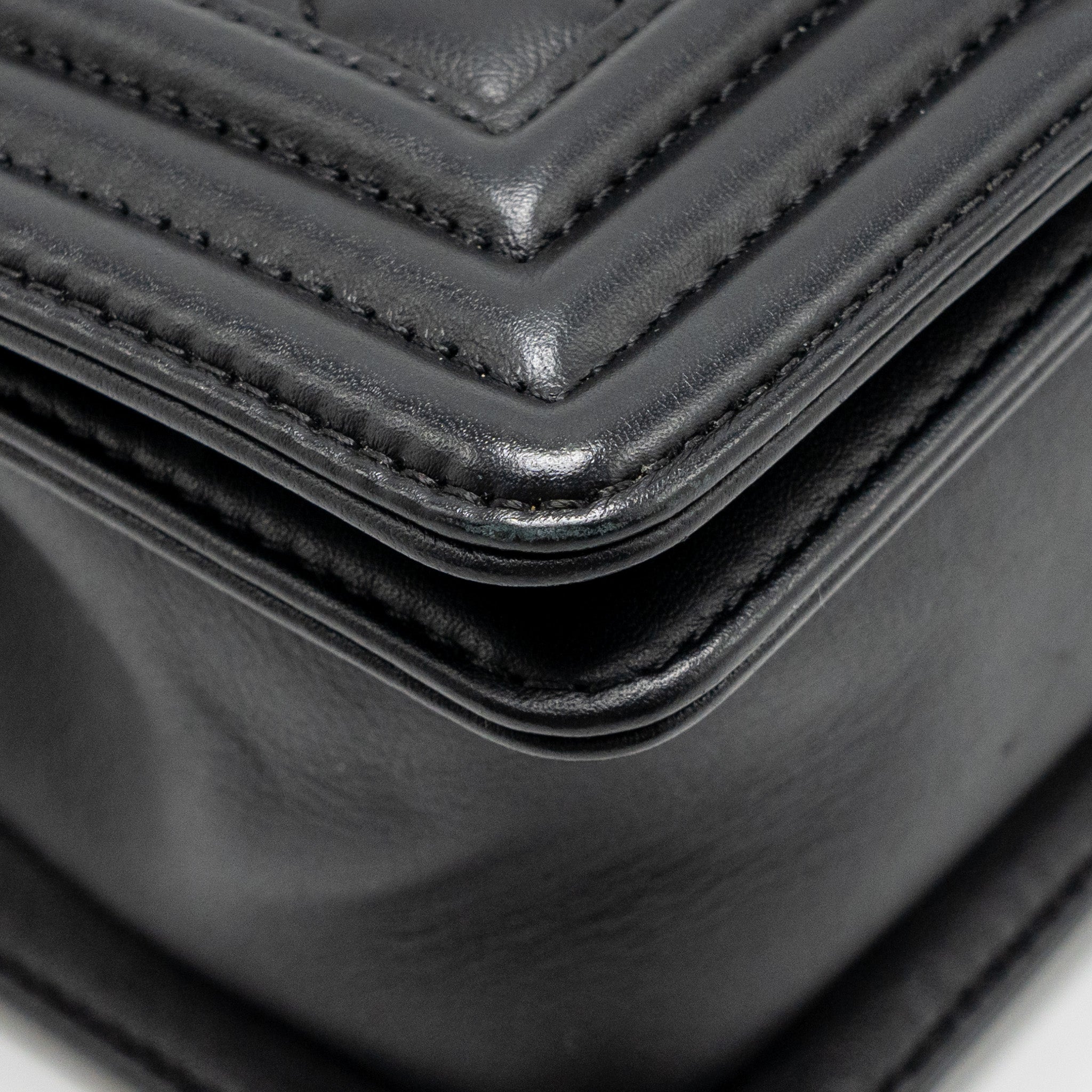 CHANEL SMALL BOY BAG CALFSKIN BLACK SHW