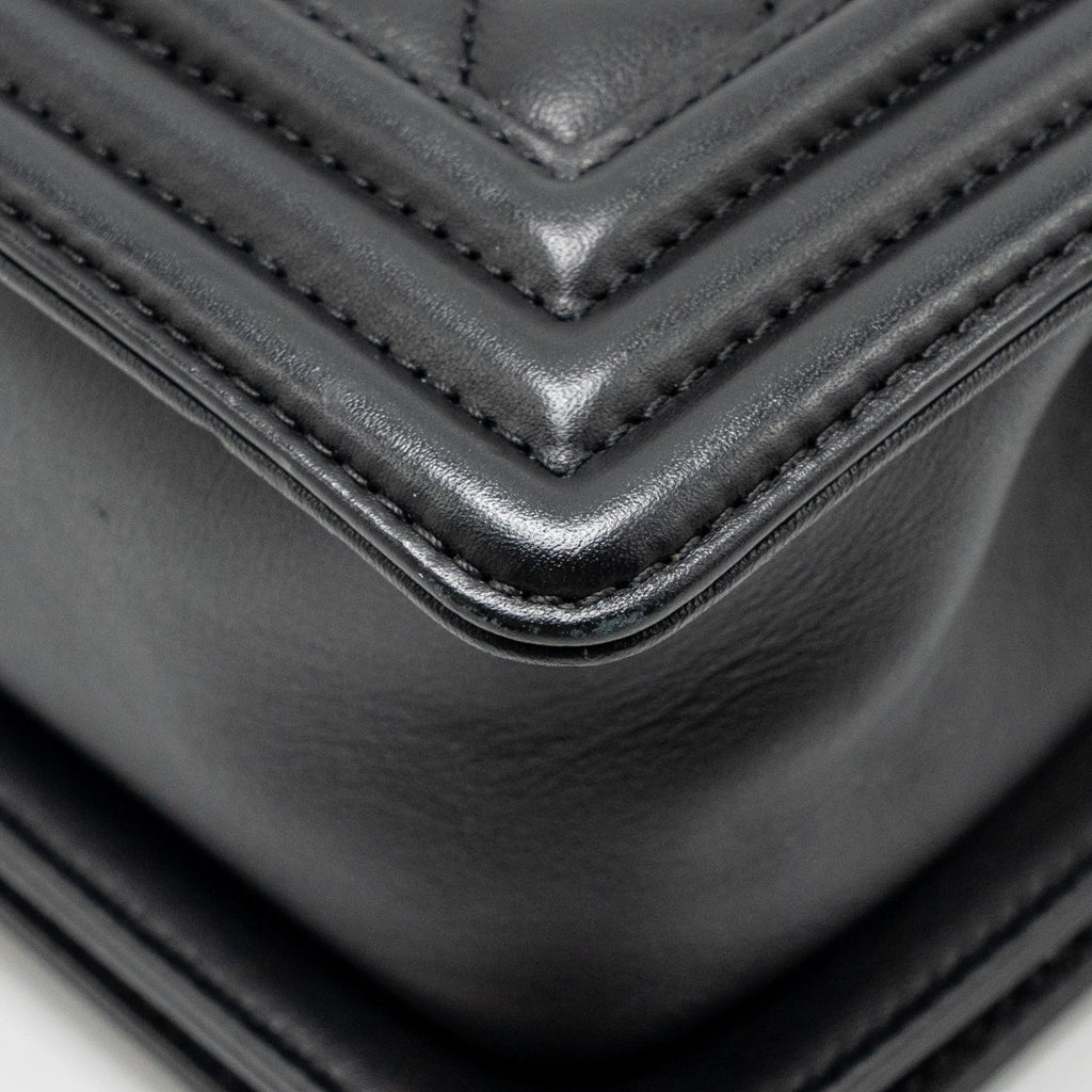 CHANEL SMALL BOY BAG CALFSKIN BLACK SHW