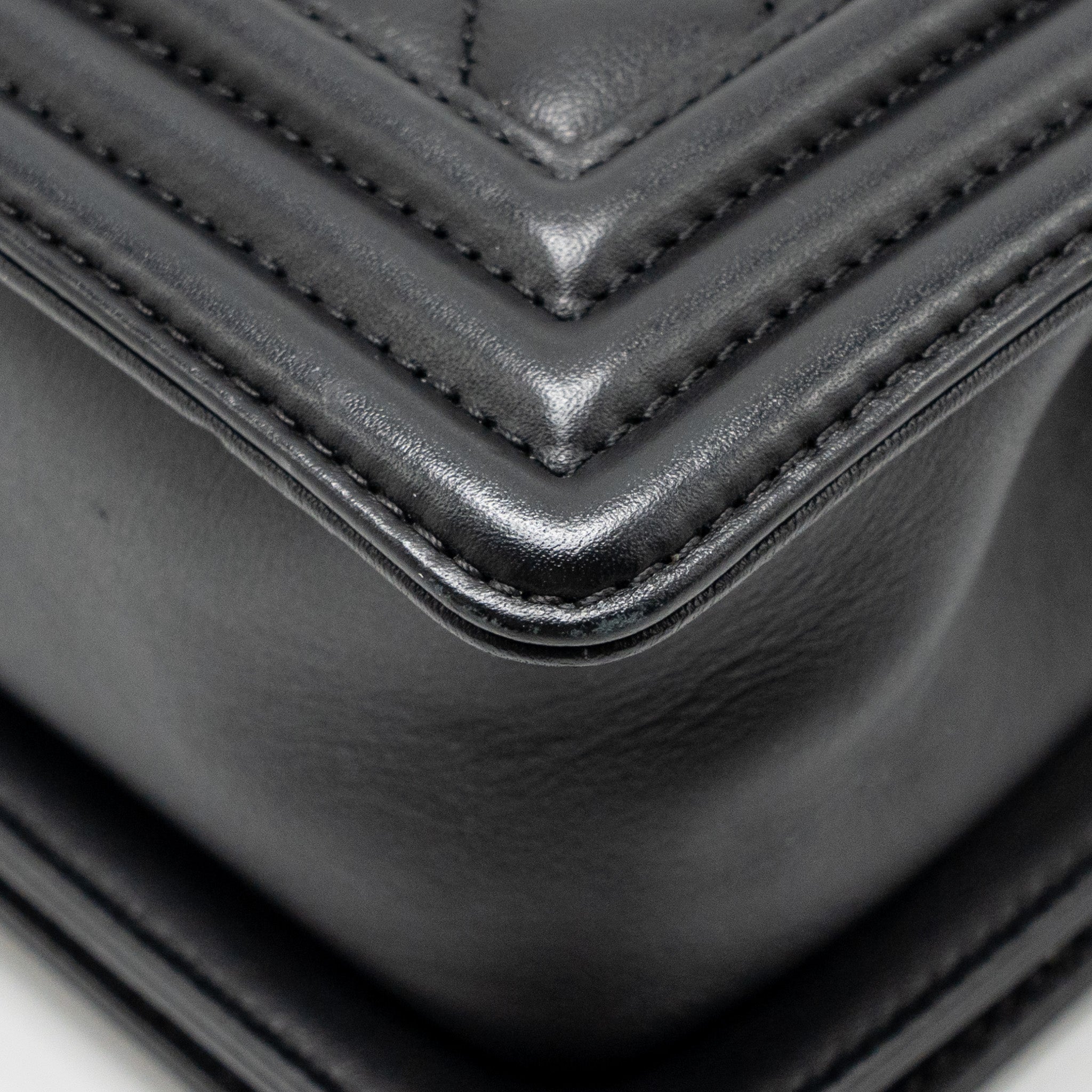 CHANEL SMALL BOY BAG CALFSKIN BLACK SHW