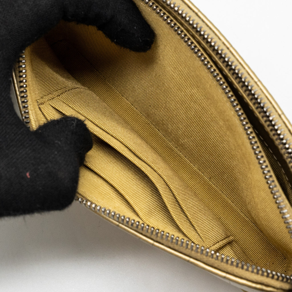CHANEL GABRIELLE DOUBLE ZIP CLUTCH ON CHAIN CROCODILE-EMBOSSED CALFSKIN GOLD MULTICOLOUR HARDWARE