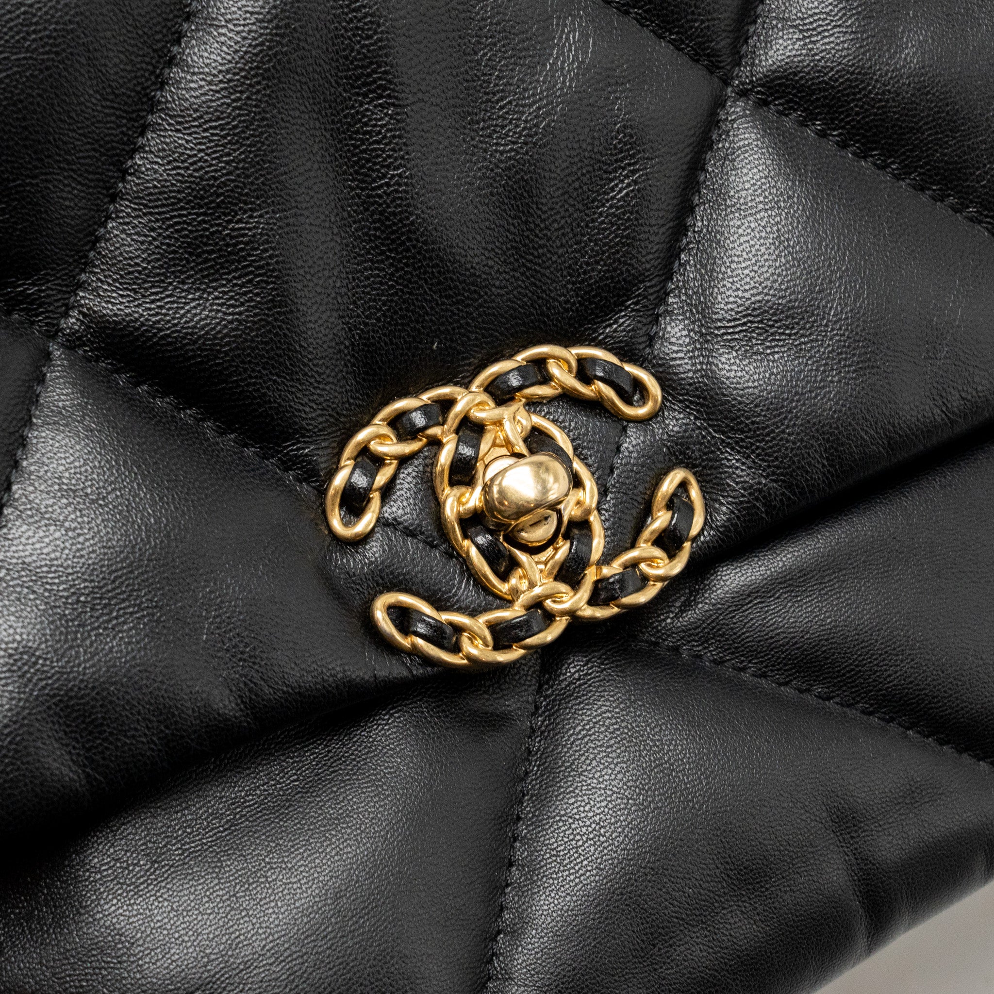 CHANEL LARGE 19 BAG GOATSKIN BLACK MULTICOLOUR HARDWARE