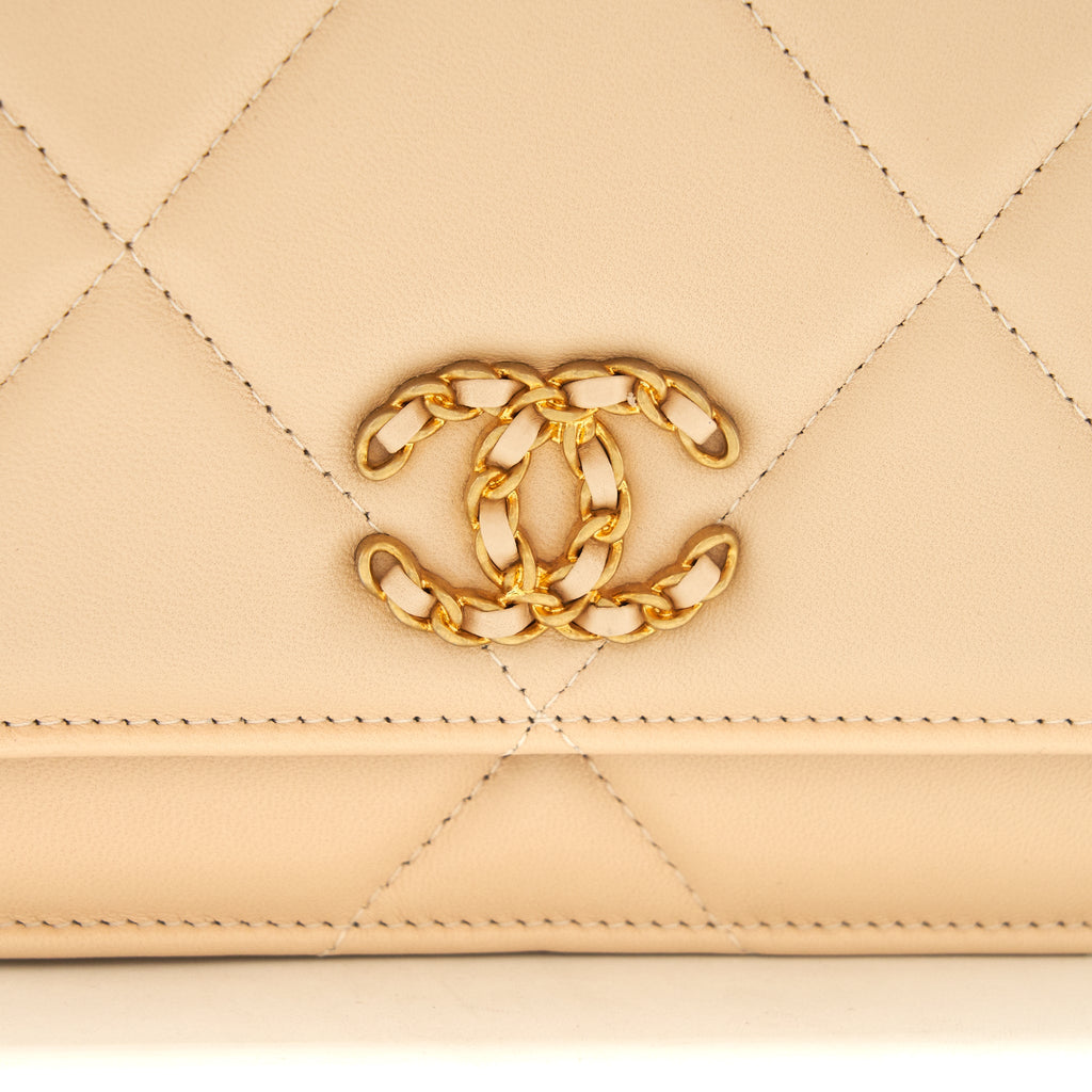 CHANEL 19 WALLET ON CHAIN LAMBSKIN BEIGE GHW
