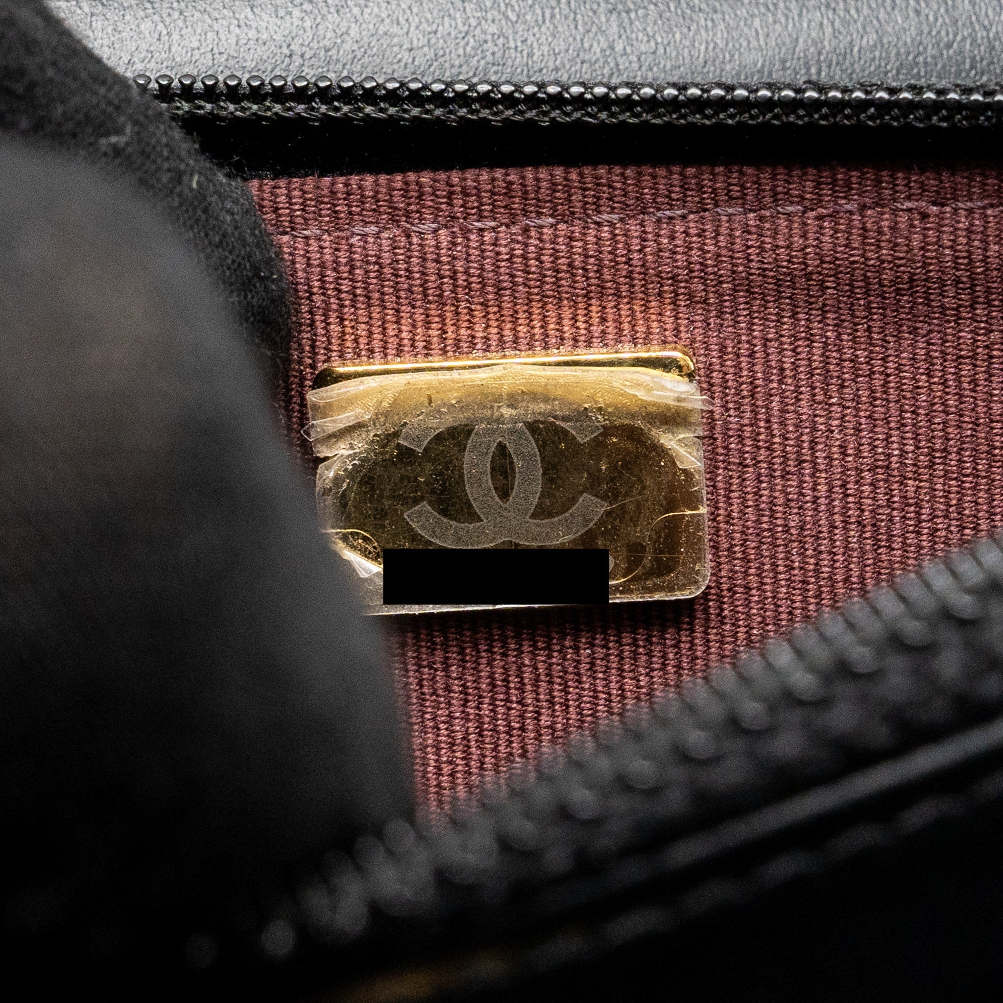 CHANEL CHEVRON 2.55 REISSUE WALLET ON CHAIN AGED CALFSKIN BLACK GHW (MICROCHIP)