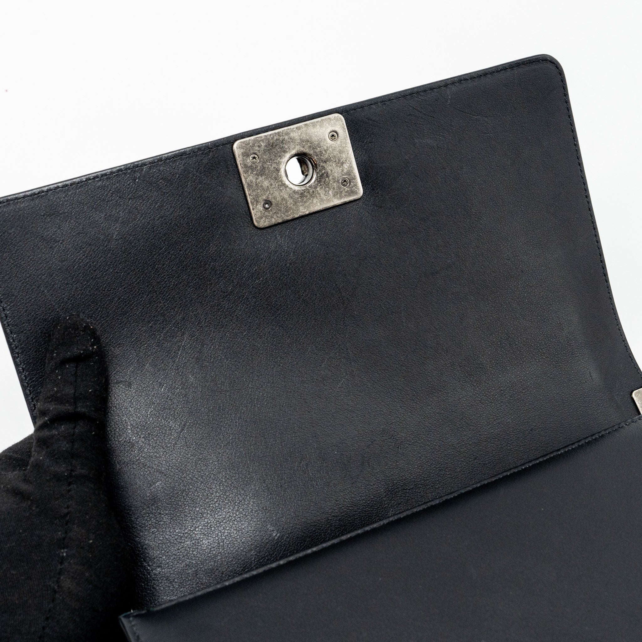 CHANEL MEDIUM CHEVRON BOY BAG LAMBSKIN BLACK RUTHENIUM HARDWARE