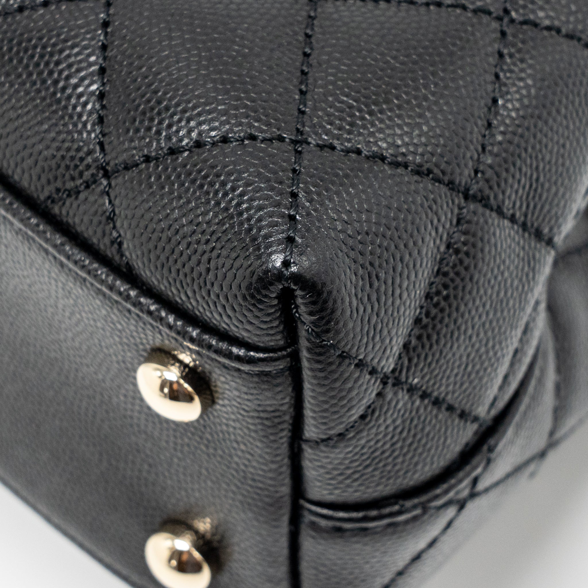 CHANEL SMALL COCO HANDLE CAVIAR BLACK LGHW (MICROCHIP)