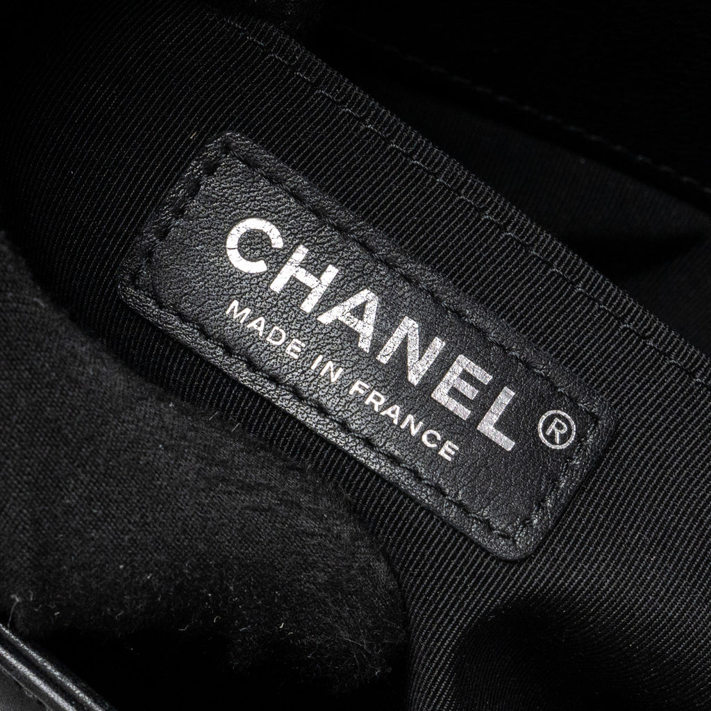 CHANEL MEDIUM CHEVRON BOY BAG LAMBSKIN BLACK RUTHENIUM HARDWARE