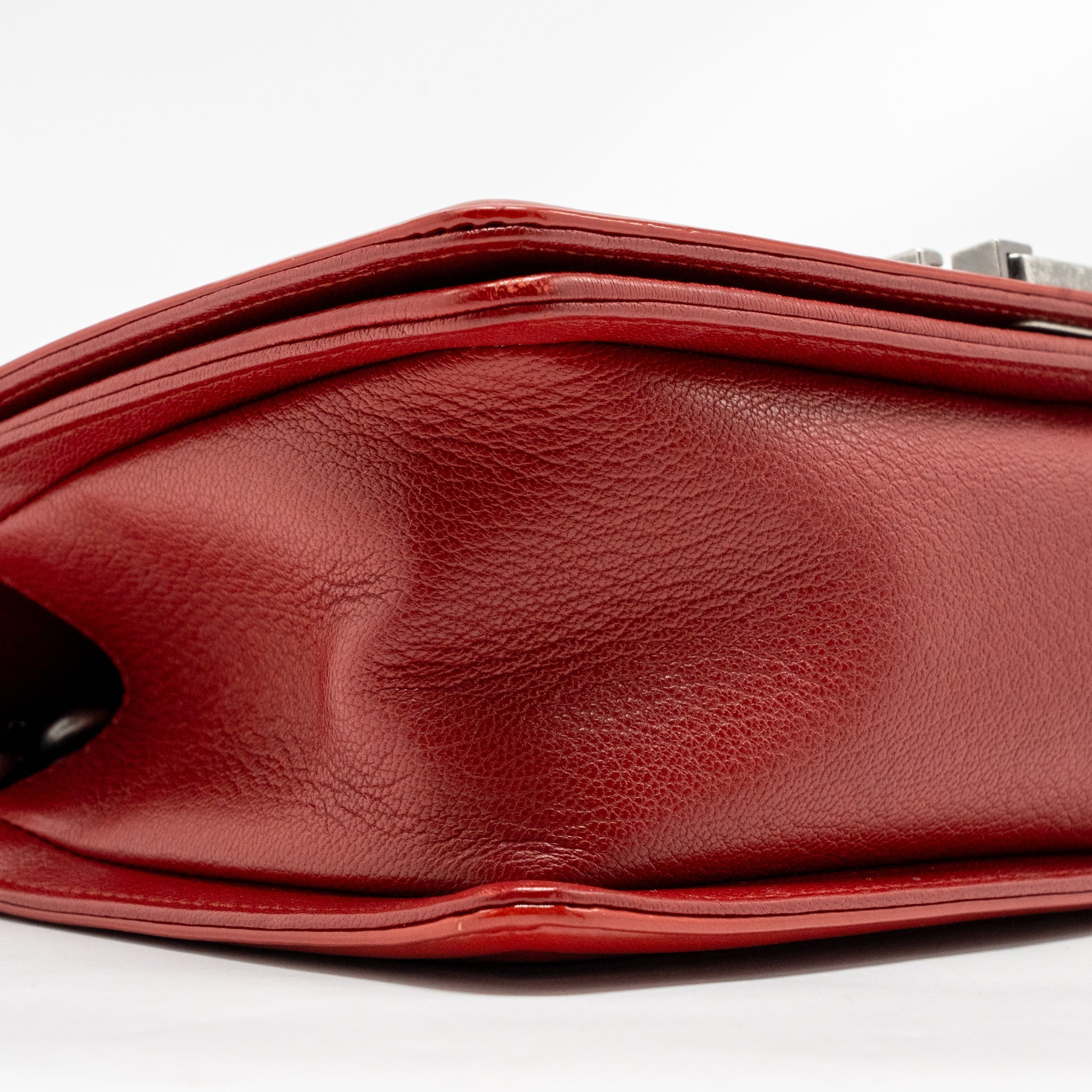CHANEL MEDIUM BOY BAG CALFSKIN/PATENT RED RUTHENIUM SILVER HARDWARE