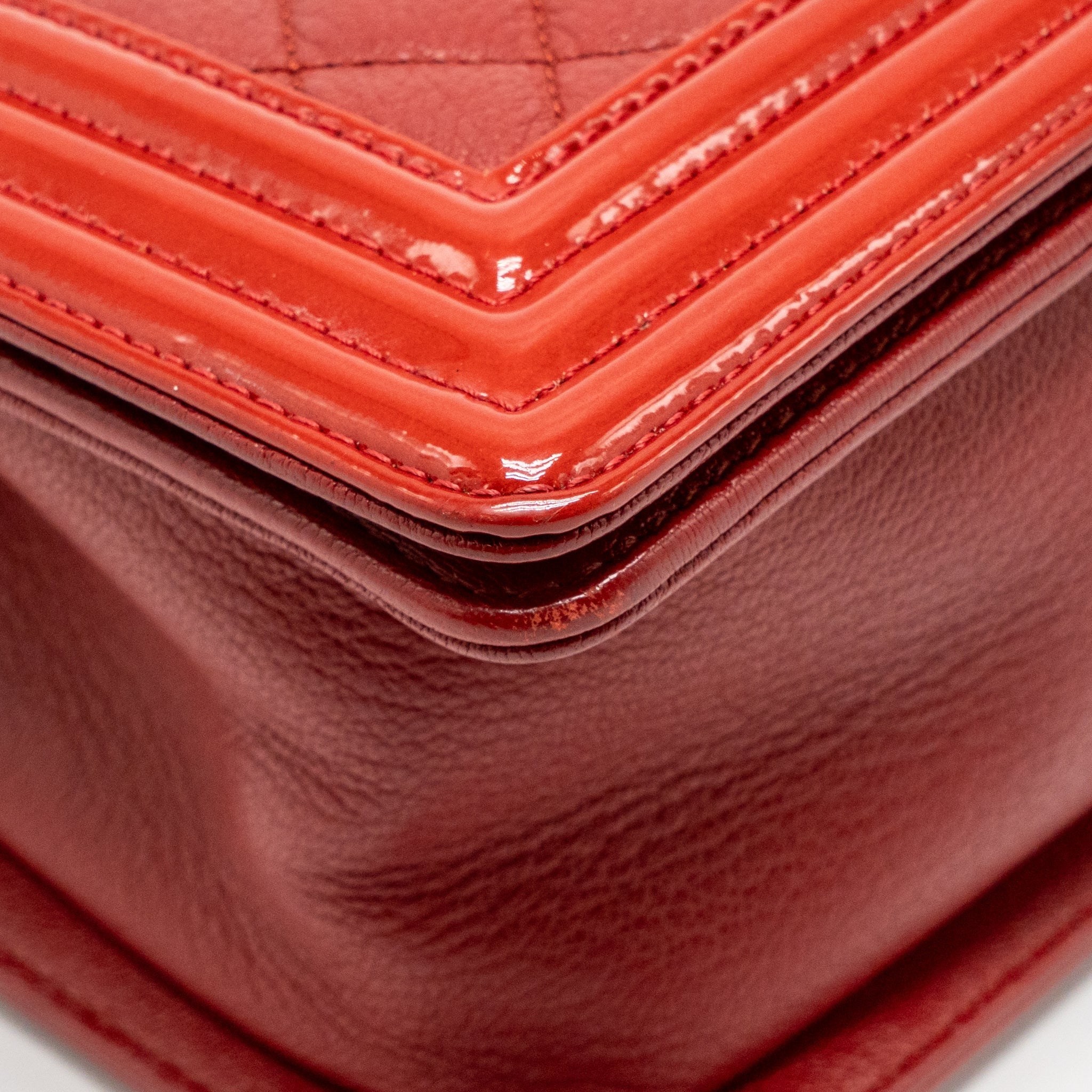 CHANEL MEDIUM BOY BAG CALFSKIN/PATENT RED RUTHENIUM SILVER HARDWARE