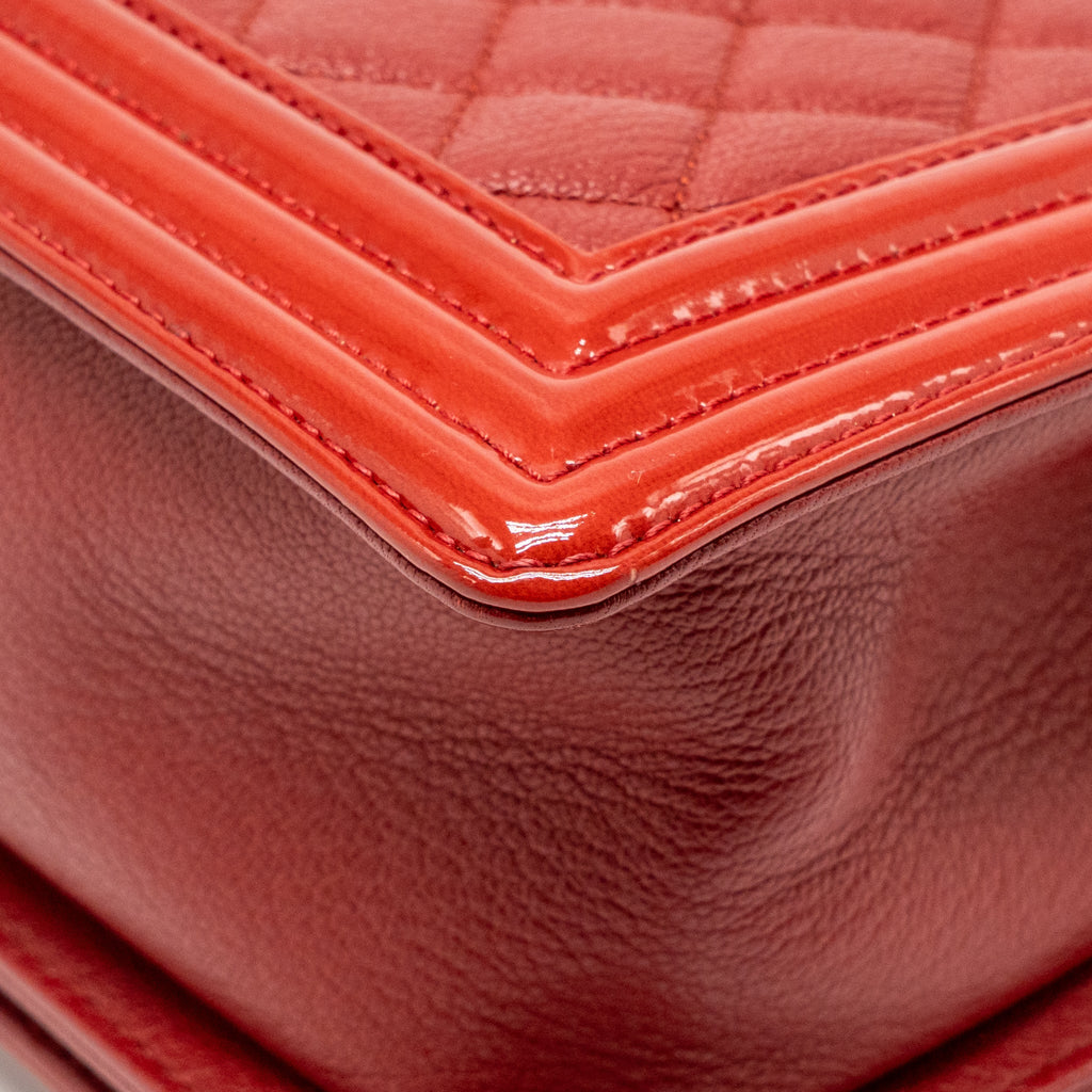 CHANEL MEDIUM BOY BAG CALFSKIN/PATENT RED RUTHENIUM SILVER HARDWARE