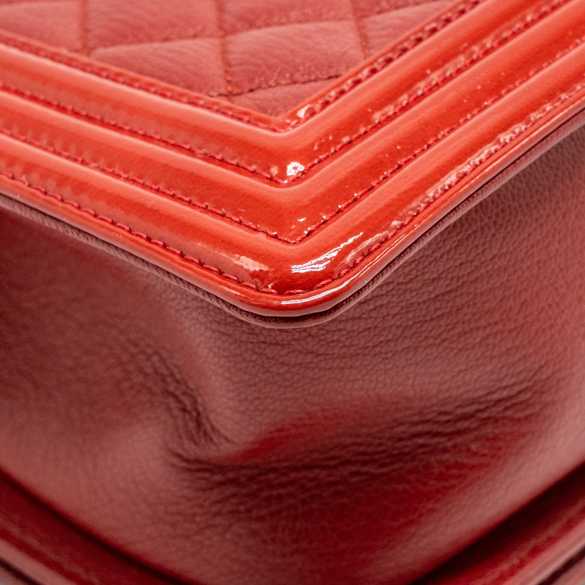 CHANEL MEDIUM BOY BAG CALFSKIN/PATENT RED RUTHENIUM SILVER HARDWARE