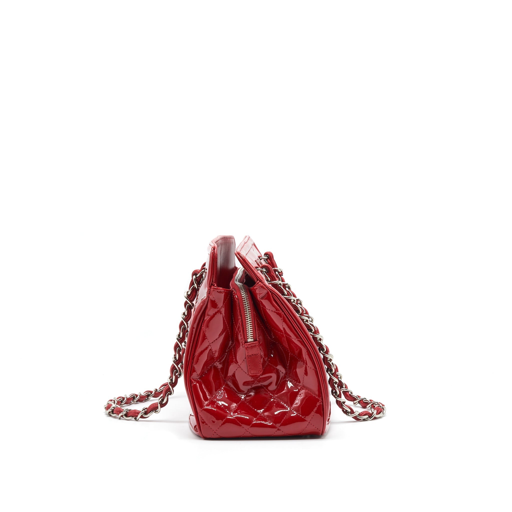 CHANEL PATENT LEATHER TOTE BAG WITH CHAIN IN RED SHW