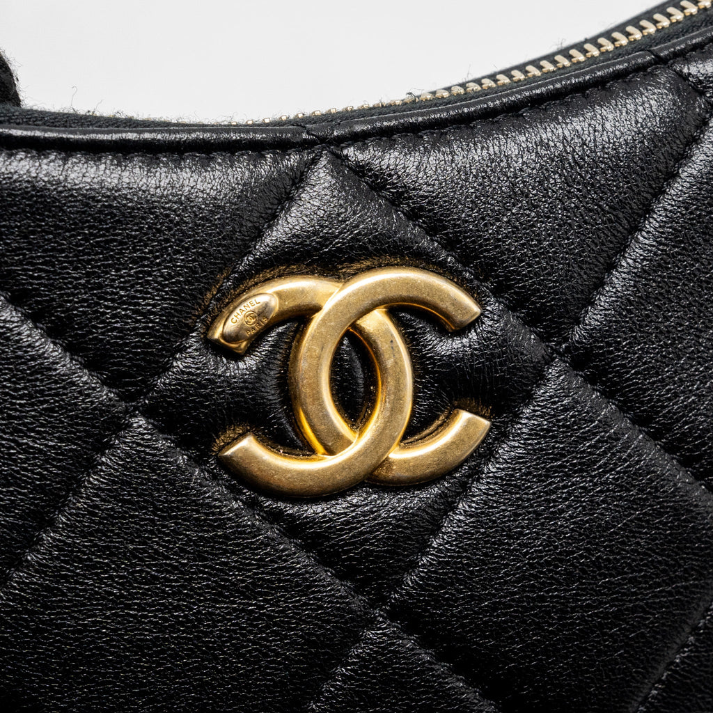 CHANEL 23K HOBO BAG WITH ADJUSTABLE CHAIN LAMBKIN BLACK GHW (MICROCHIP)