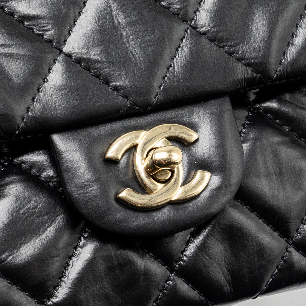CHANEL 23A CLASSIC FLAP CLUTCH SHINY CALFSKIN BLACK LGHW (MICROCHIP)