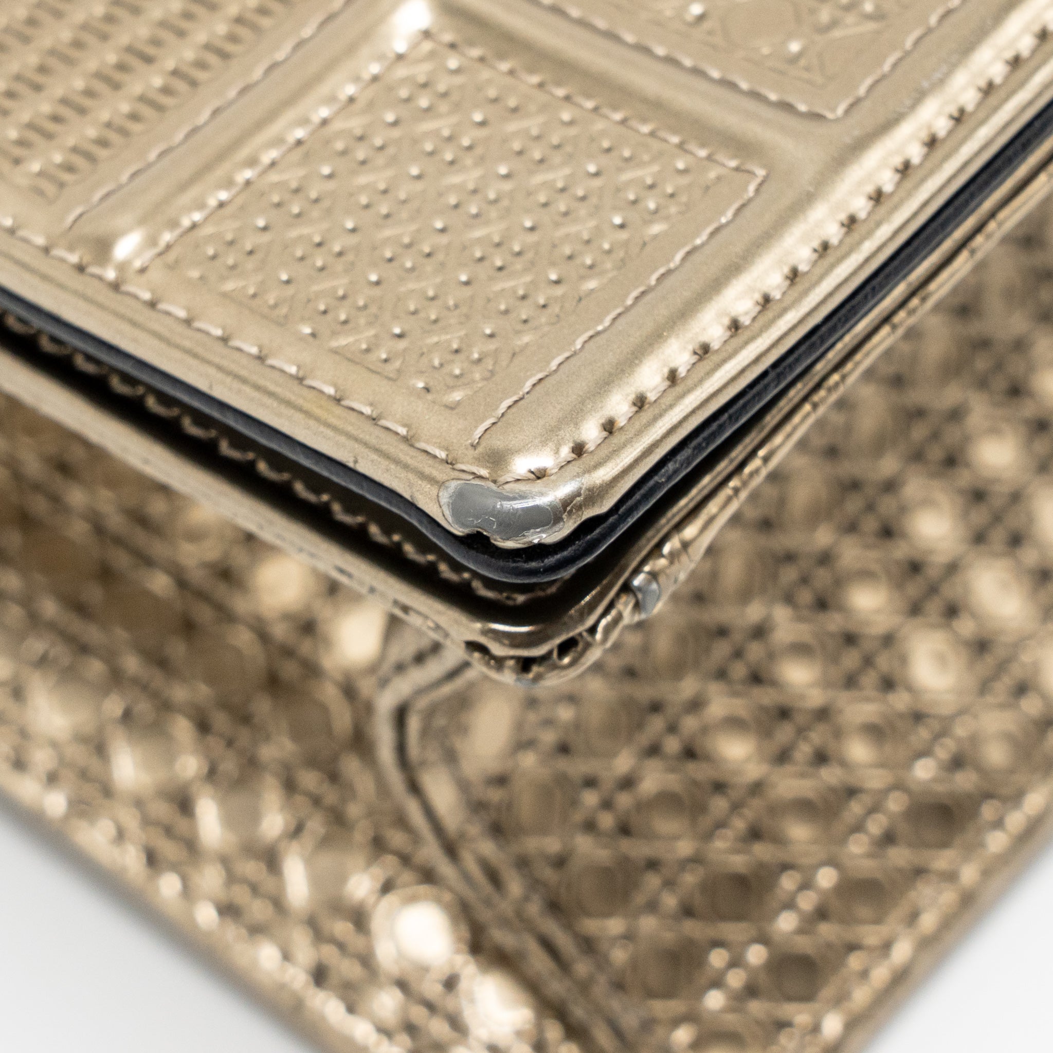 DIOR MEDIUM DIORAMA METALLIC CALFSKIN LIGHT GOLD WITH LGHW