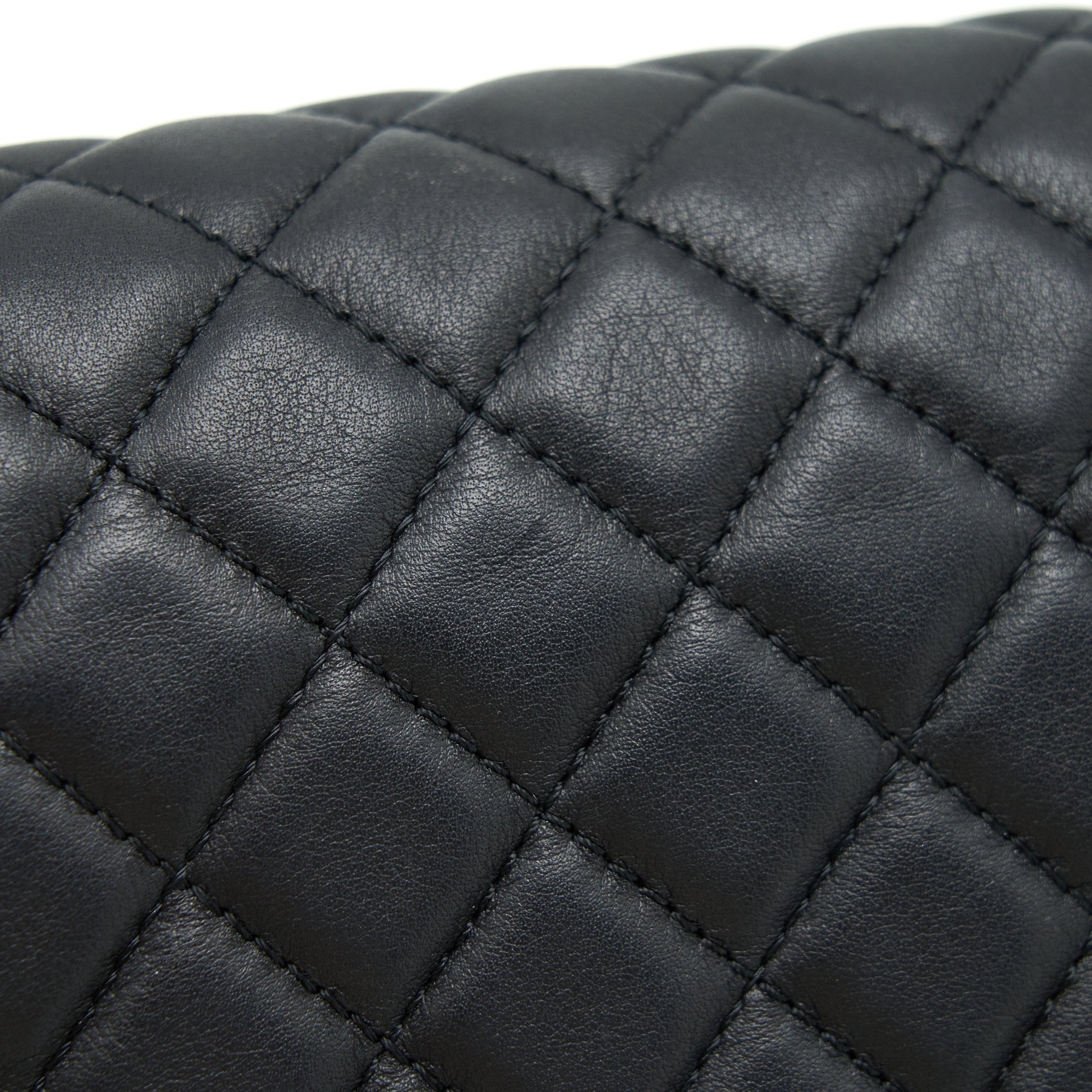 CHANEL MEDIUM BOY BLACK LAMBSKIN GHW